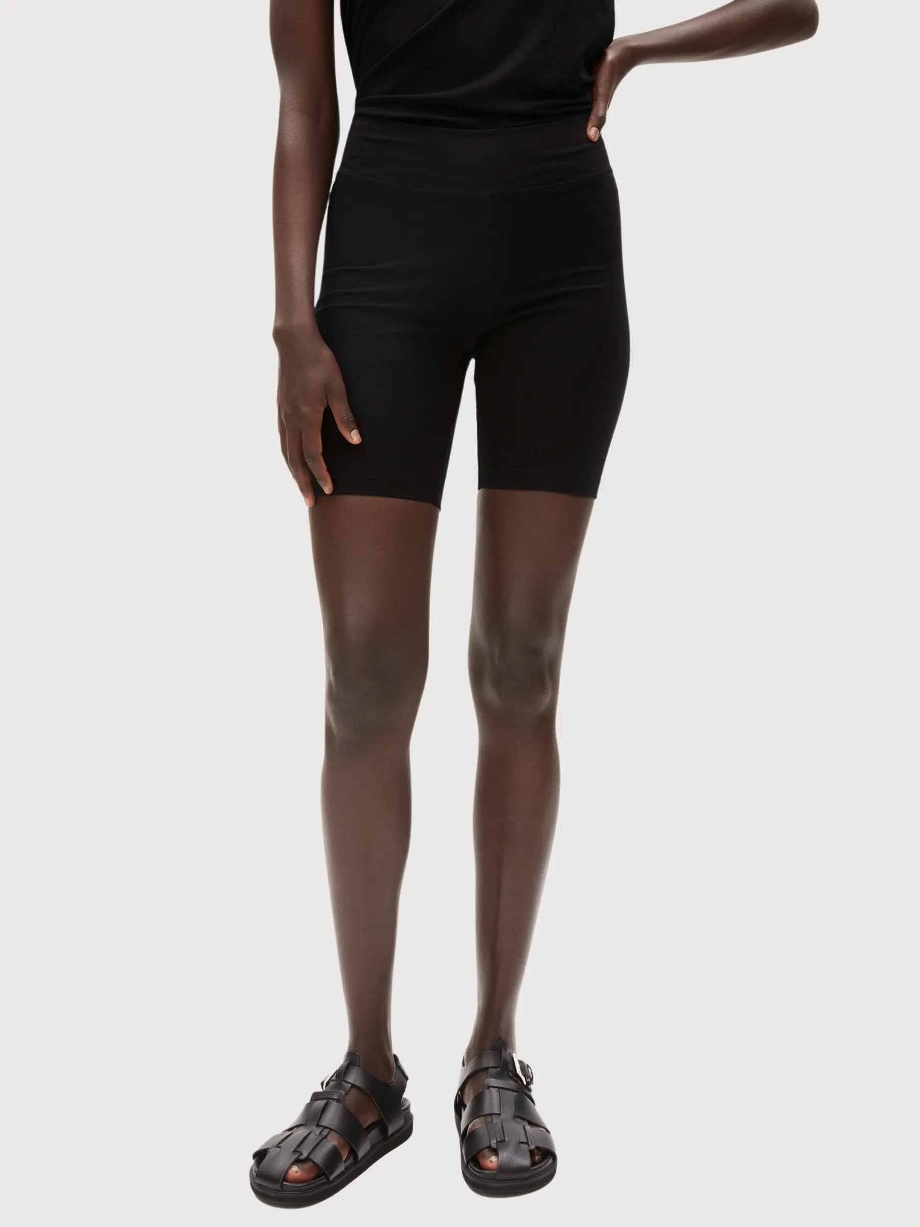 Nedaa Litaa Schwarz Damen Shorts | Armedangels