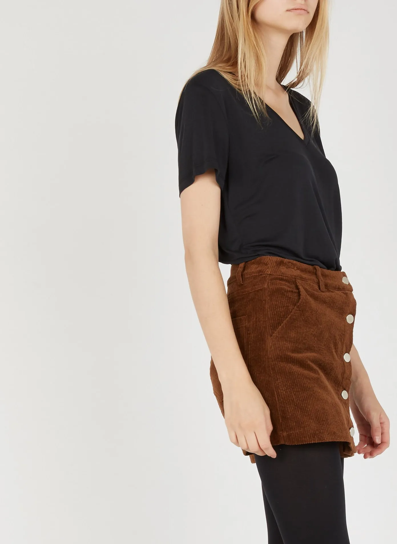 Fließendes T-Shirt mit V-Ausschnitt Schwarz