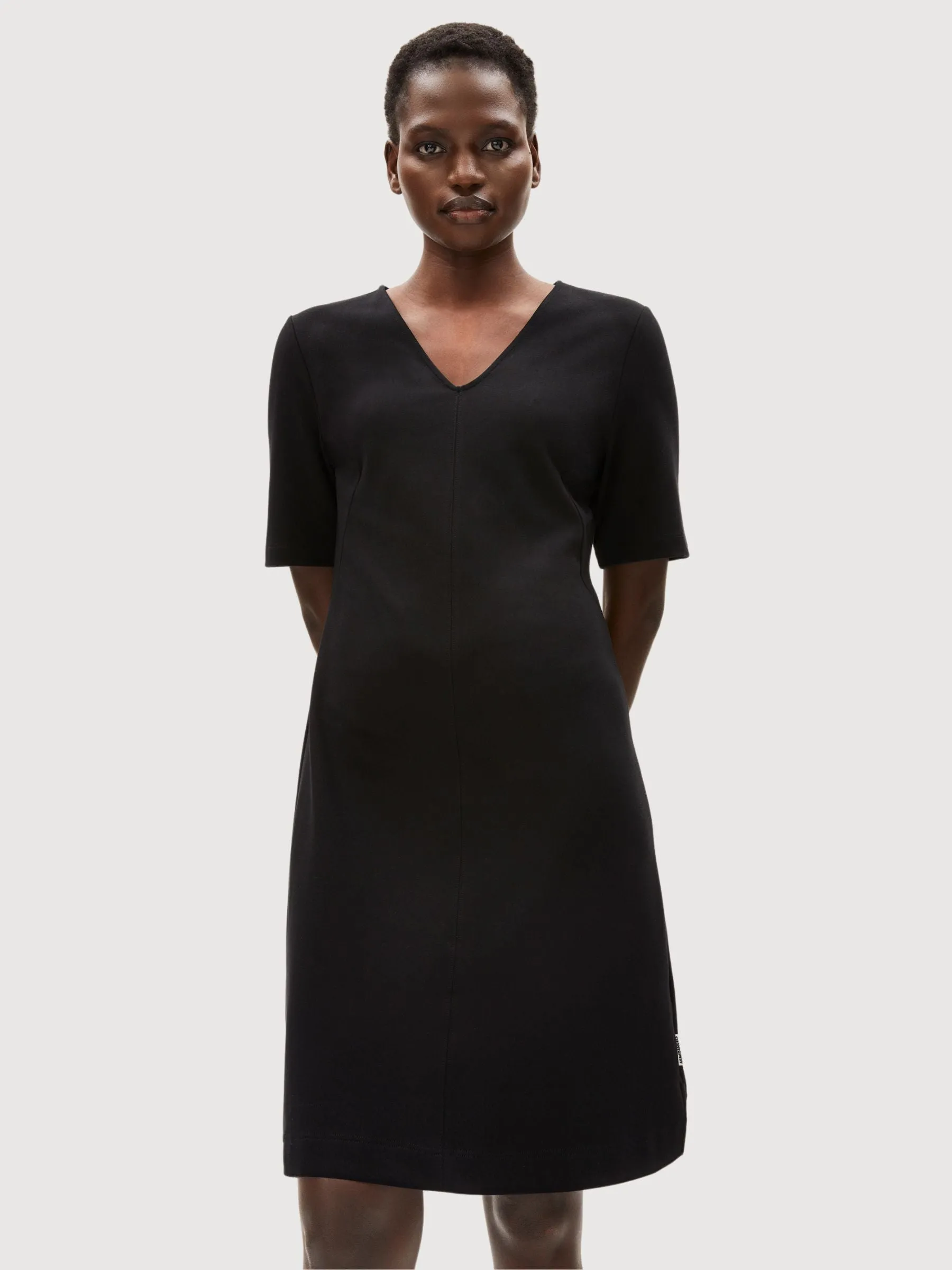 Lesjaa Damen-Langarmshirt Kurz Schwarz | Armedangels