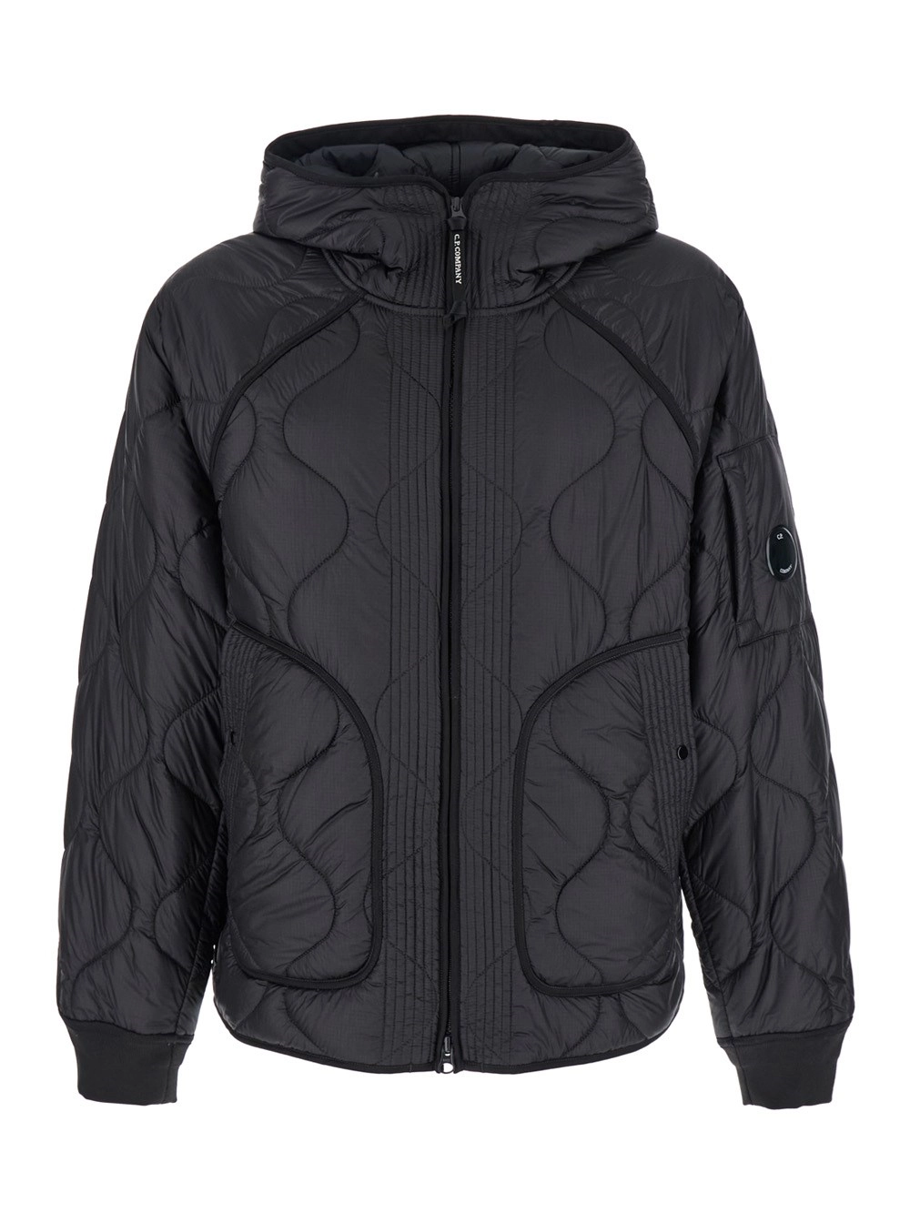 Schwarze Jacke mit fester Kapuze und Logoplakette am Ärmel aus technischem Stoff Herren