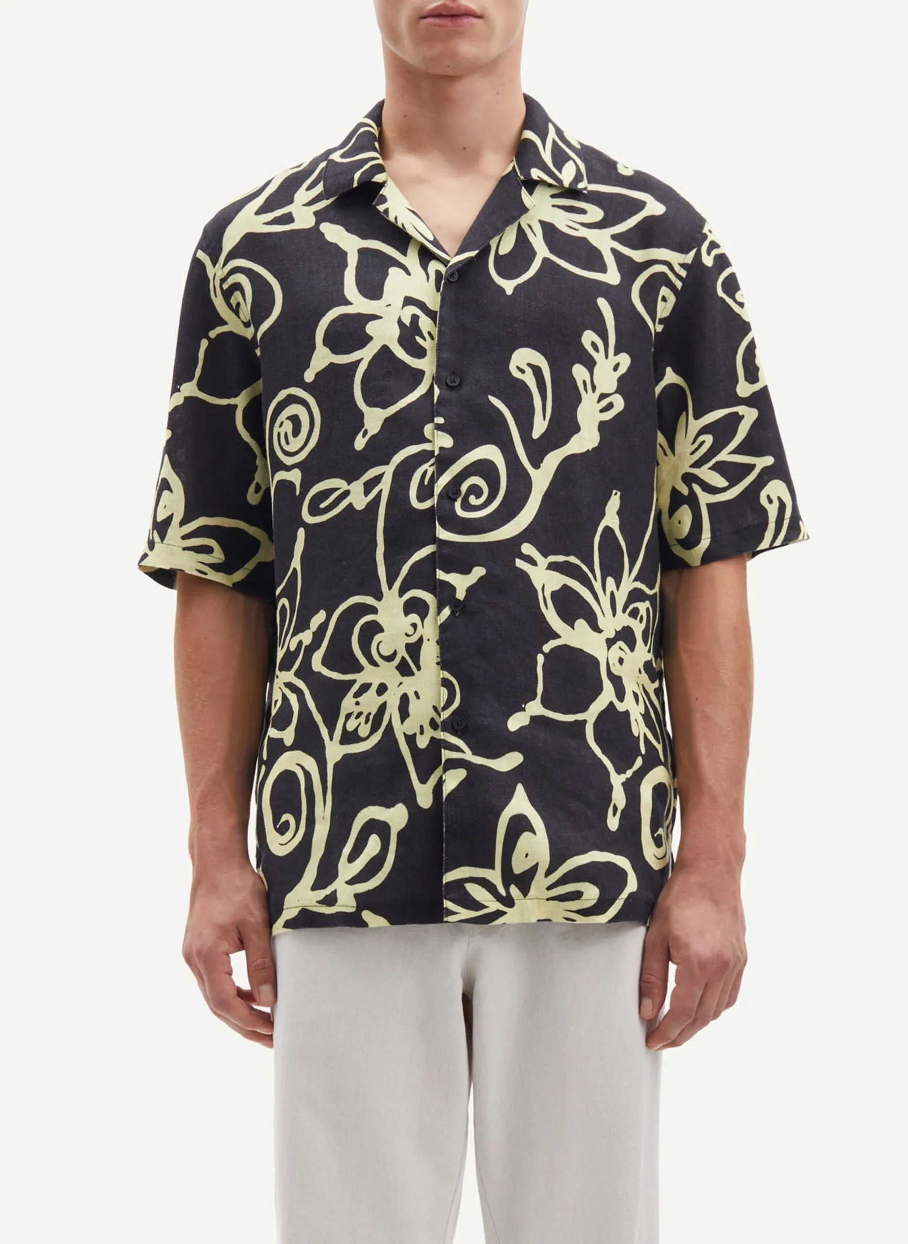 Weite Hemdbluse mit Reverskragen aus bedruckter Leinenmischung Schwarz OSCAR