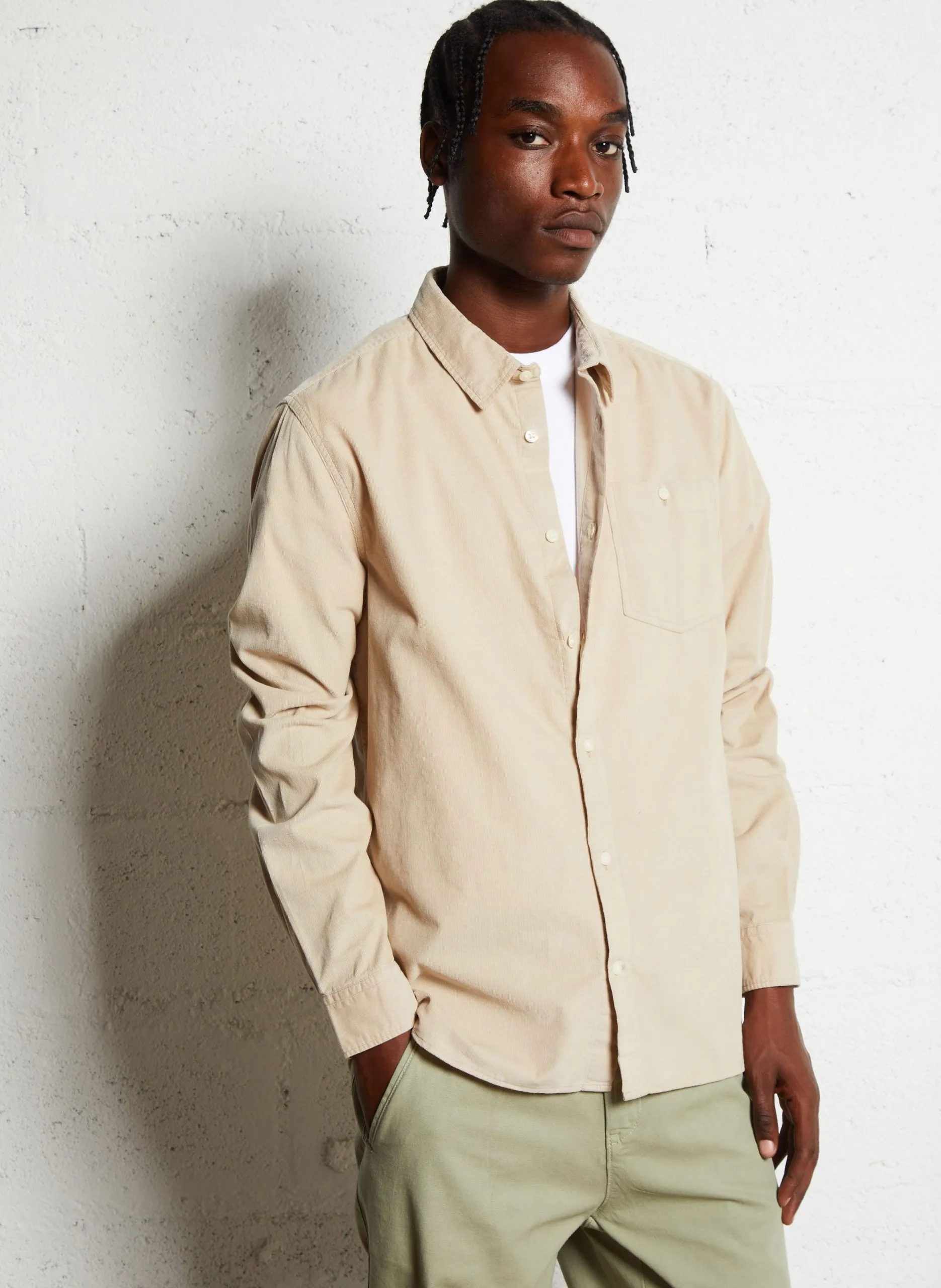 Hemd mit klassischem Kragen aus Bio-Baumwoll-Velours. Beige