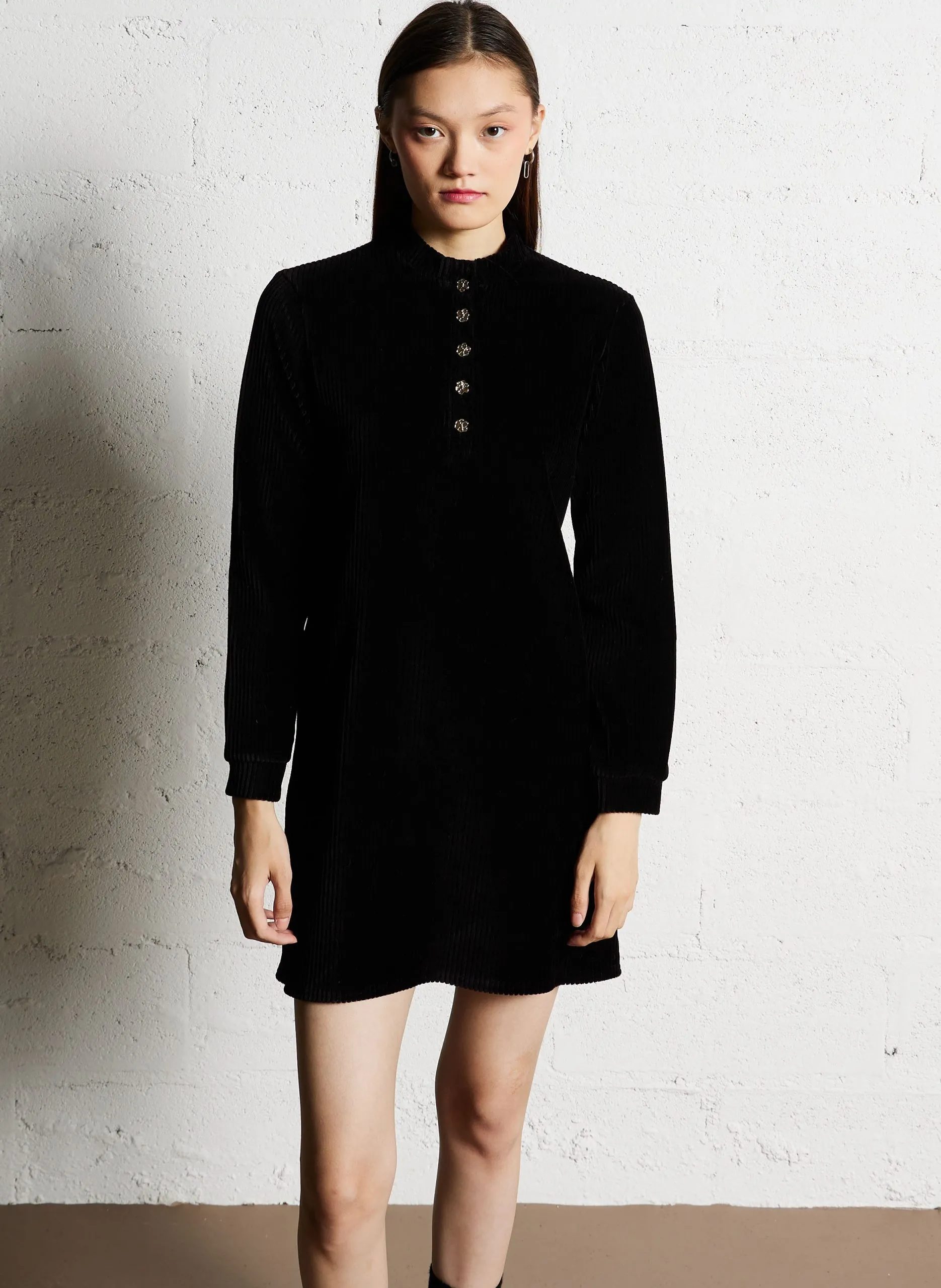 Rundhalsausschnitt-Kleid mit fantasievollen Knöpfen aus Baumwollmischung Schwarz