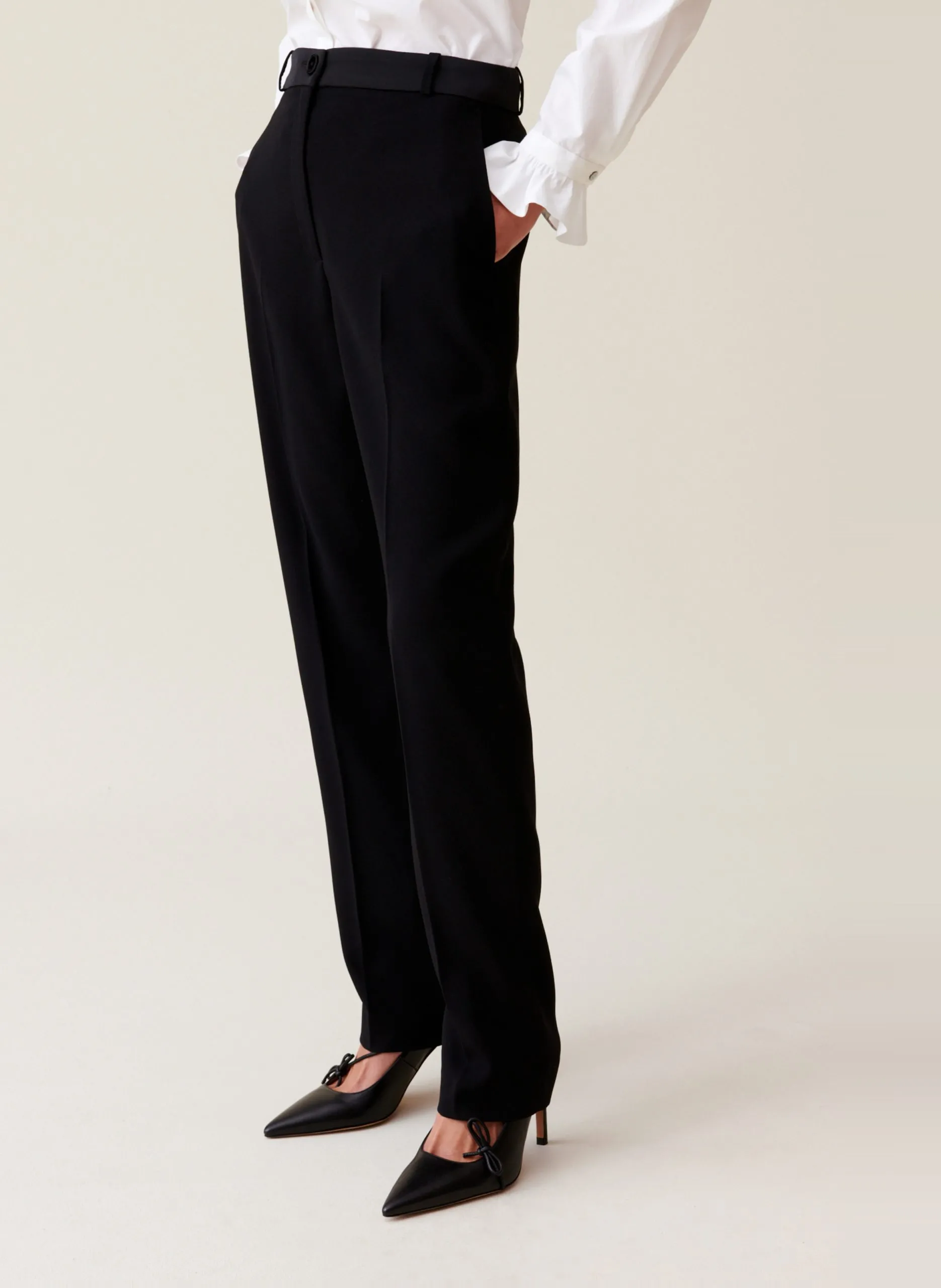 Gerade geschnittene Hose mit Falten Schwarz