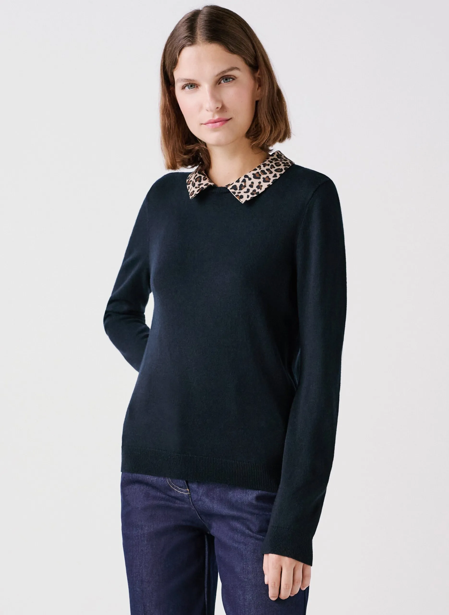 Gerader Pullover mit klassischem Kragen Schwarz 242K-MPAOLA