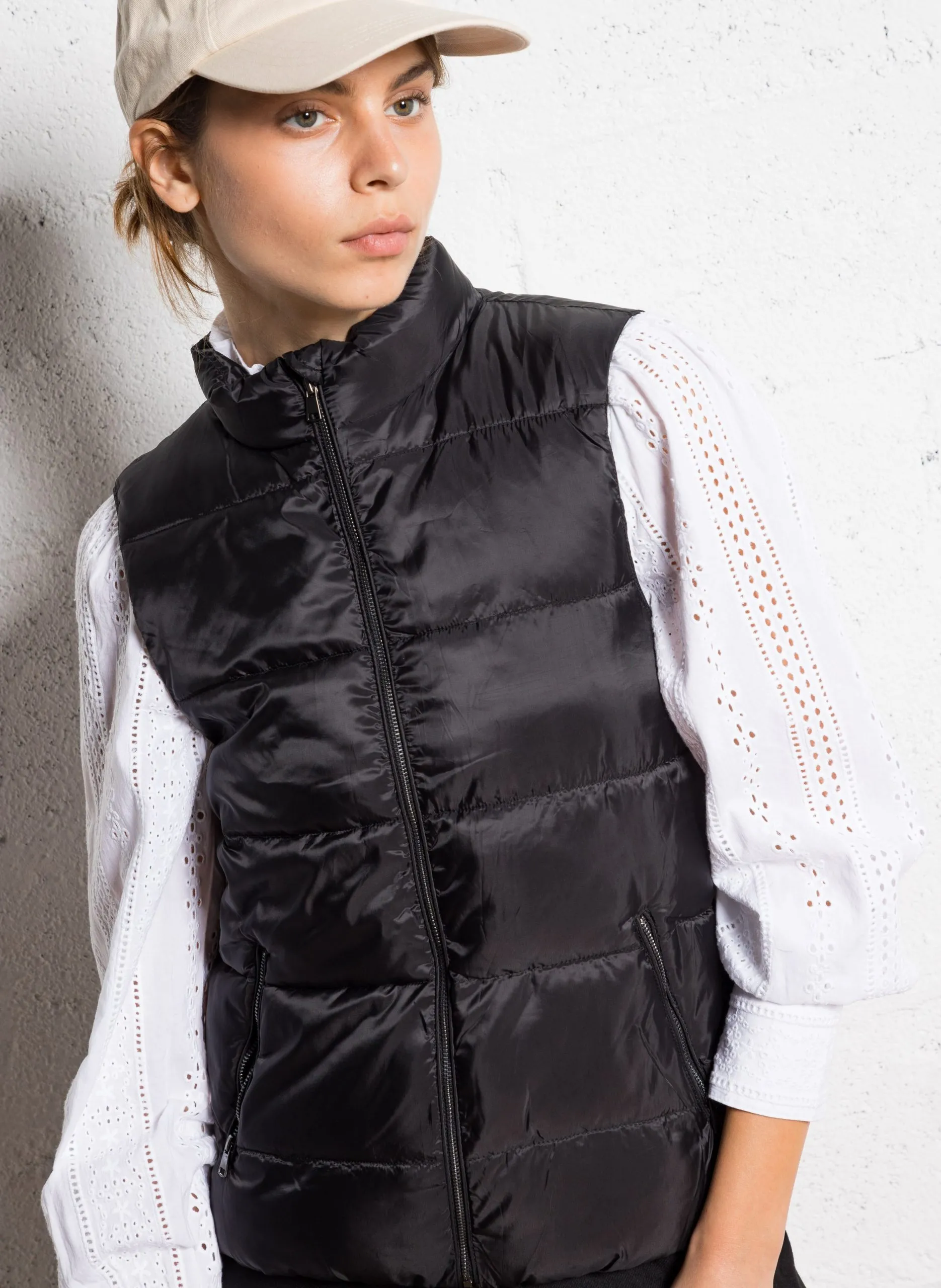 Ärmellose Steppweste mit Stehkragen Schwarz ALI