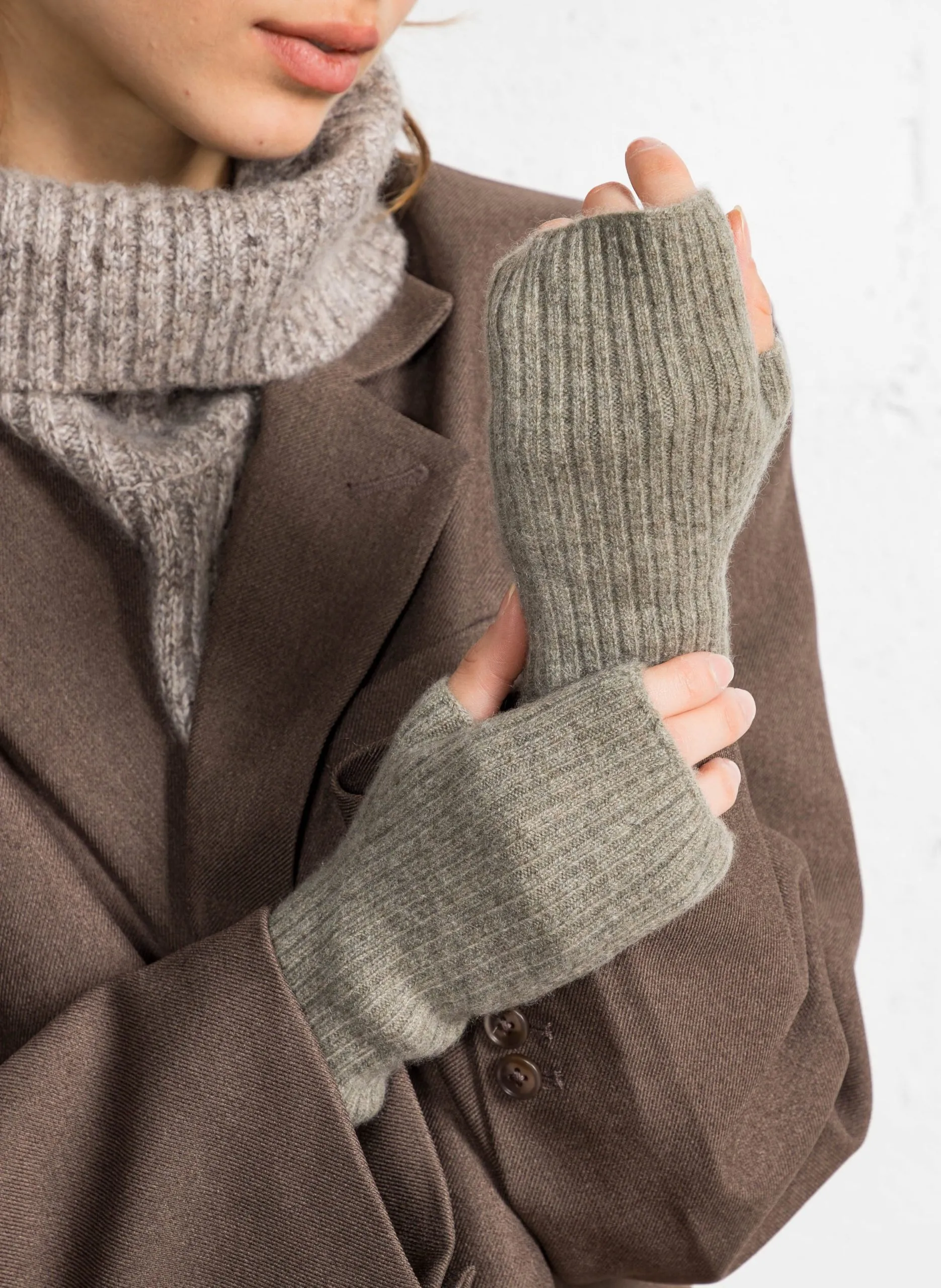 Fäustlinge aus Kaschmir Khaki KNOKKE