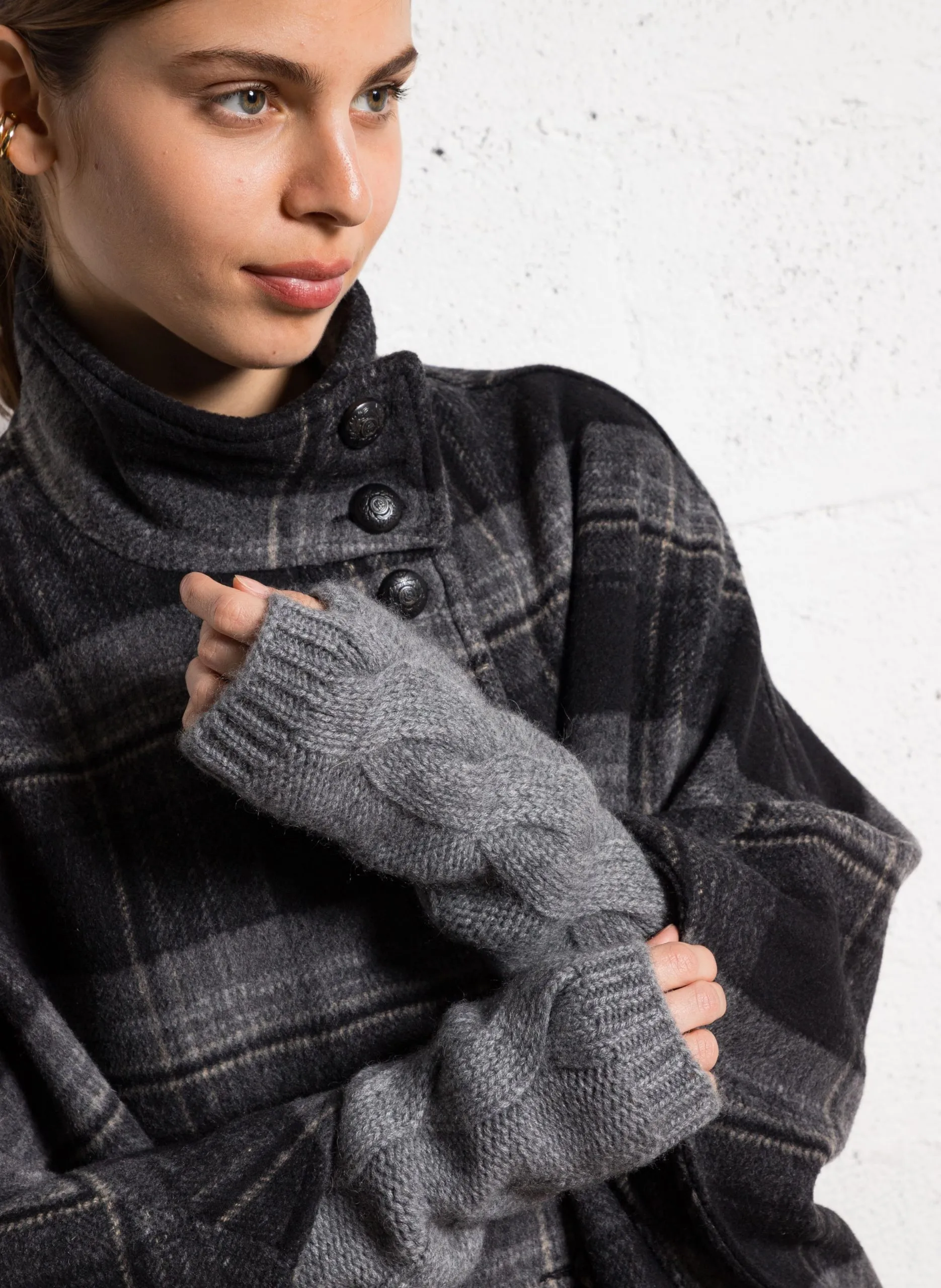 Fingerlose Zopfmuster-Handschuhe aus Kaschmir Grau