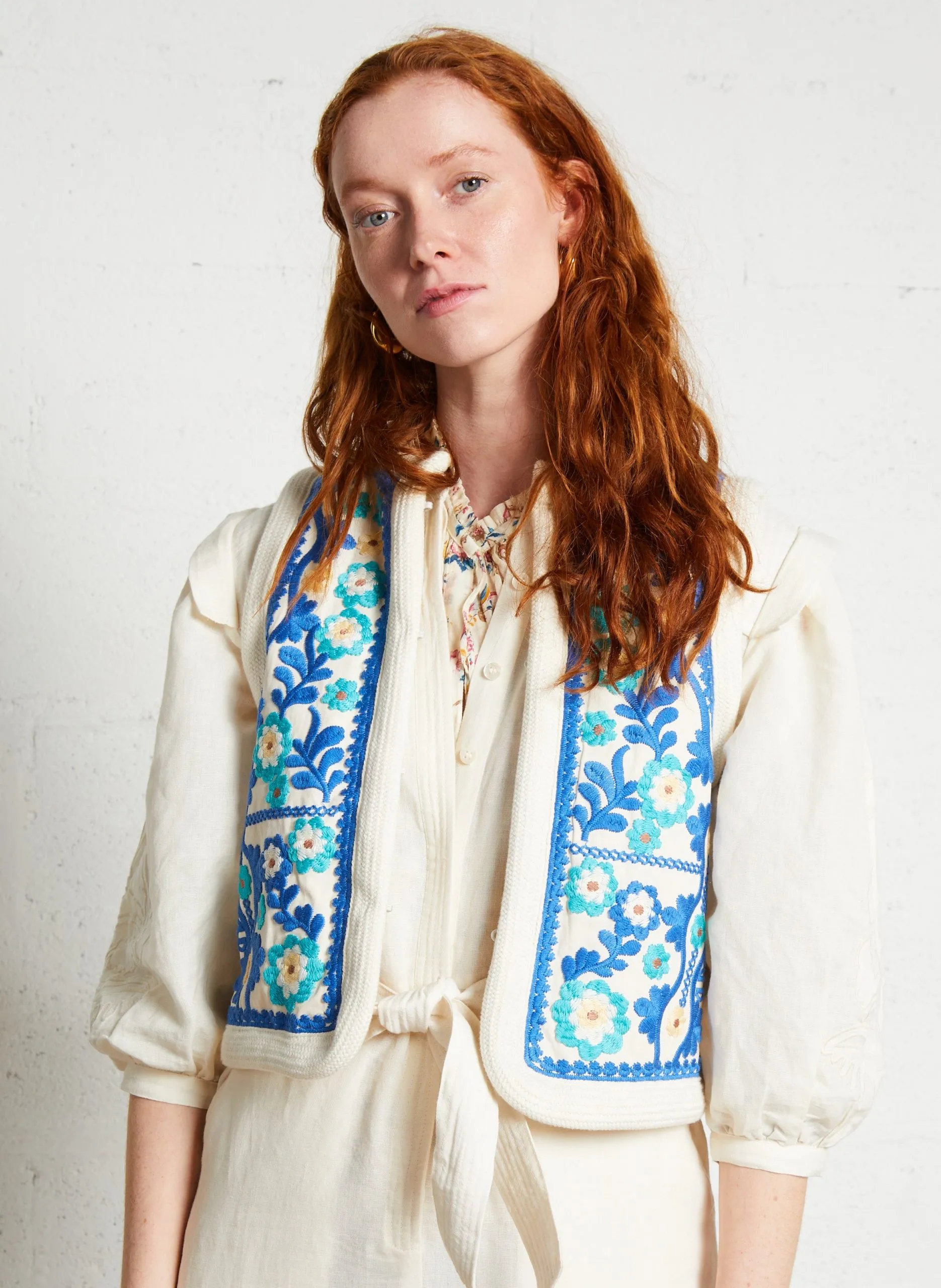 Gerade geschnittene Baumwollstrickjacke mit Rundhalskragen Weiss OSSIE