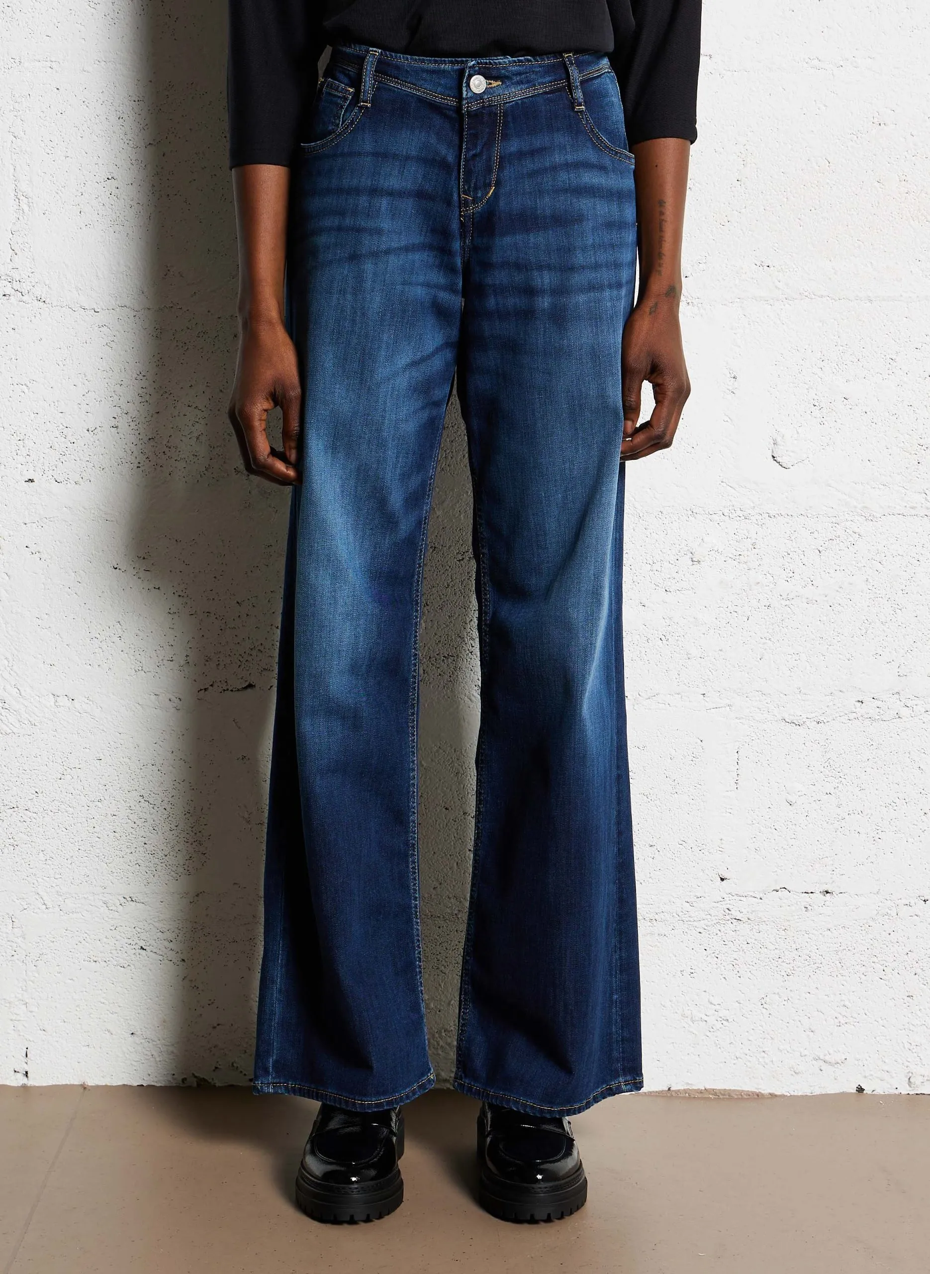 Flared Jeans aus Baumwoll-Mix Blau LAURYN