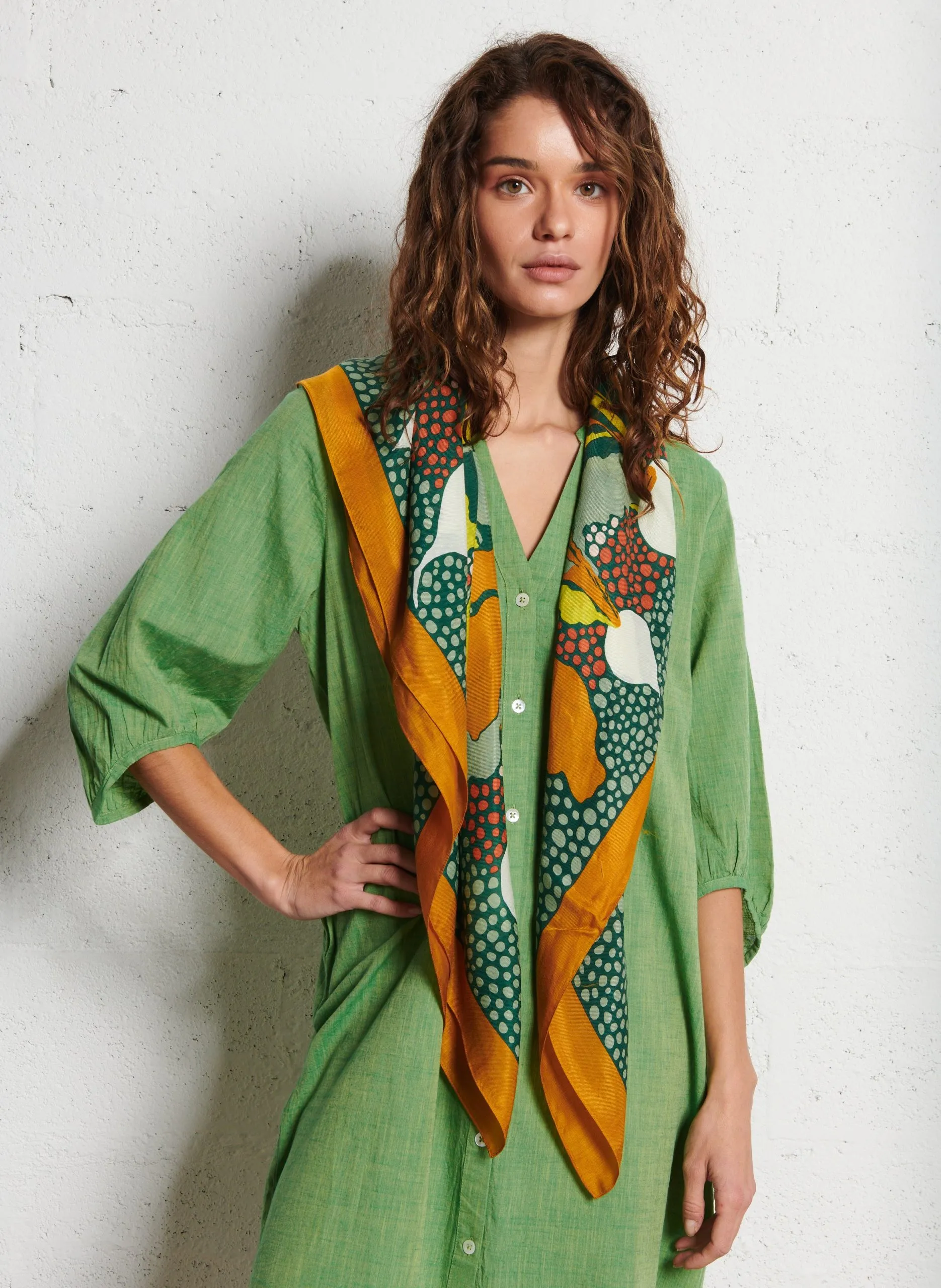 Grafisches bedrucktes Tuch Grun