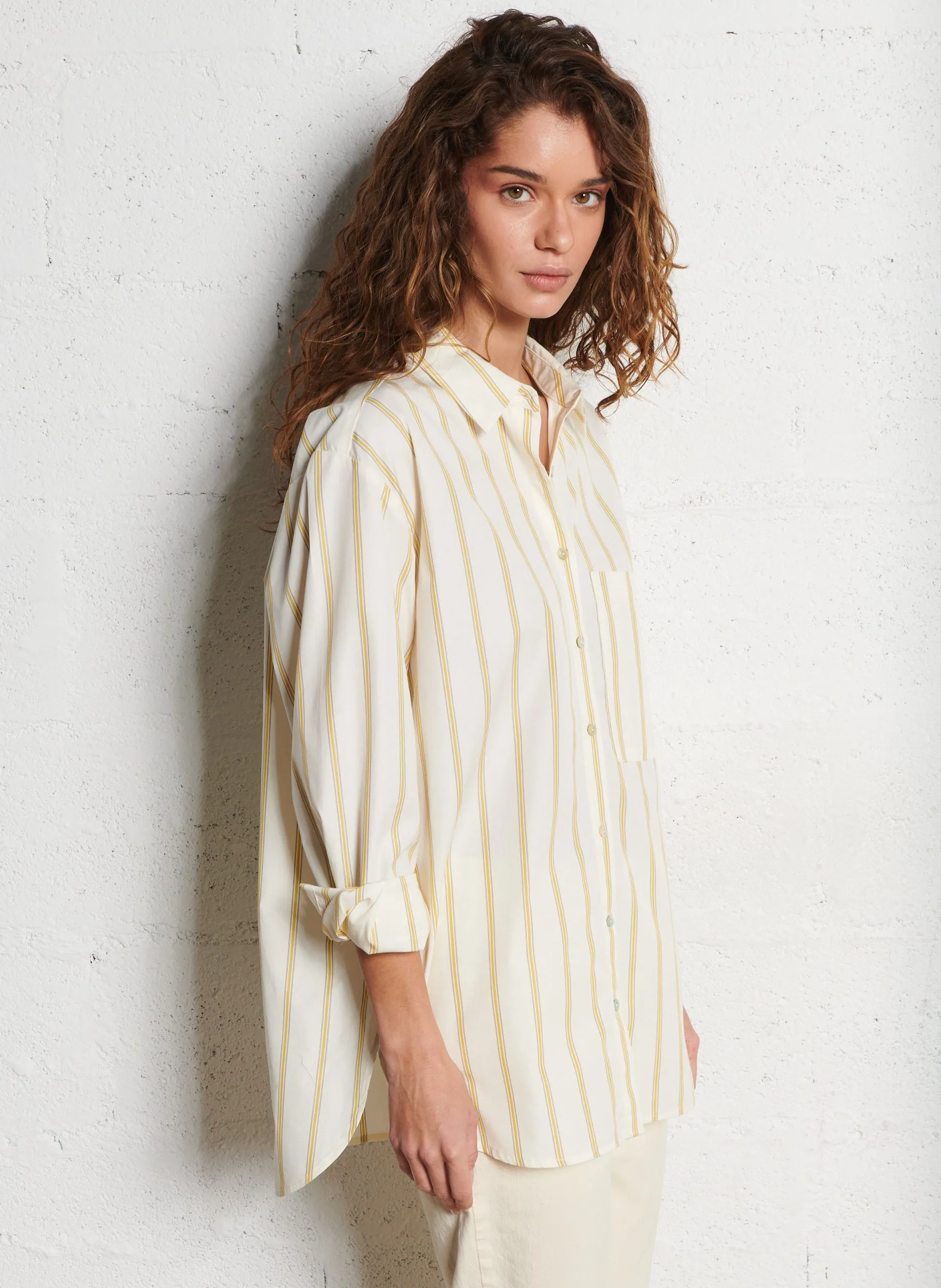 Gestreifte Bluse aus Baumwollmix mit klassischem Kragen Beige