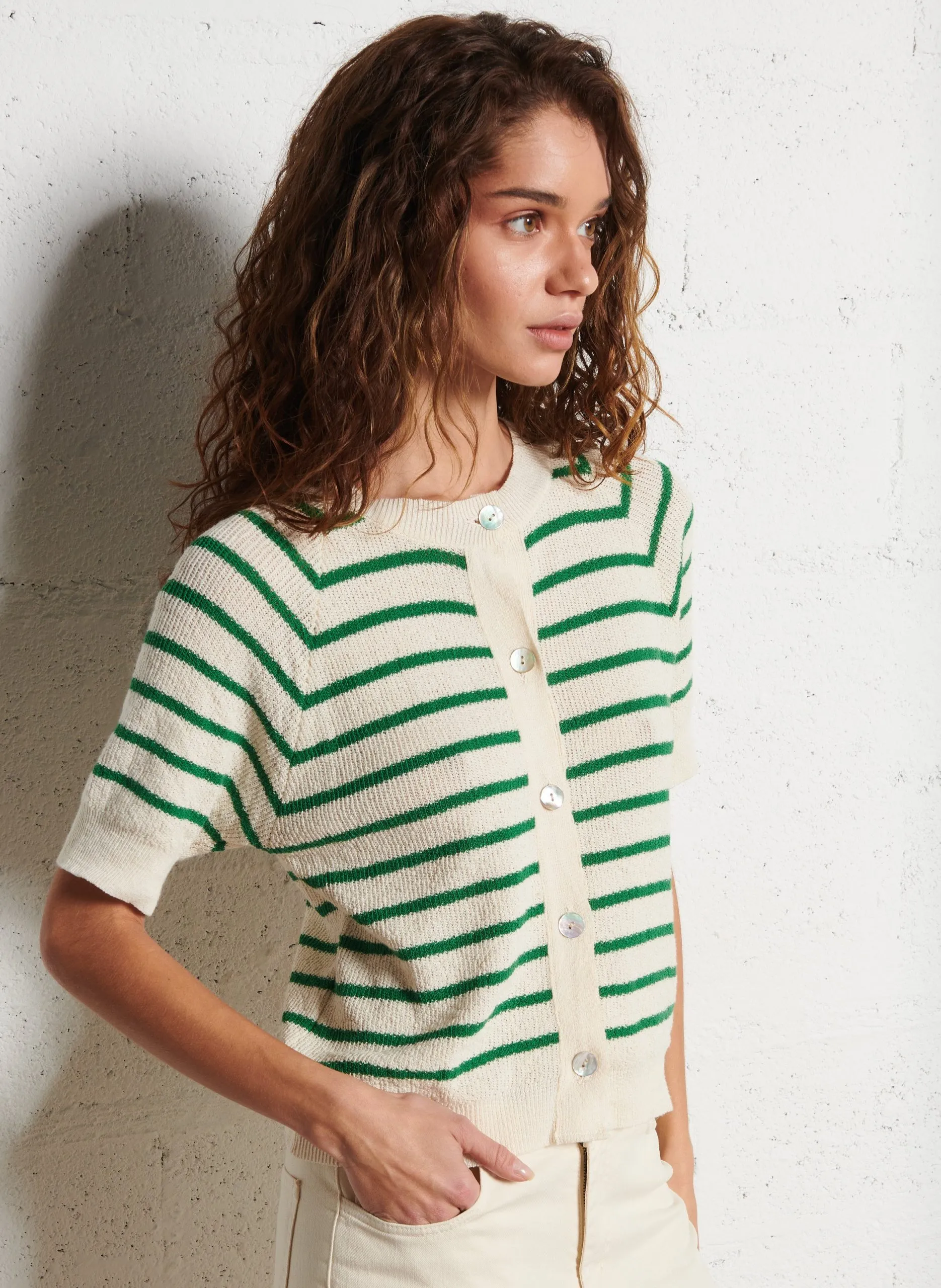 Gestreifter Kurzarm-Strickweste aus Baumwolle Grun