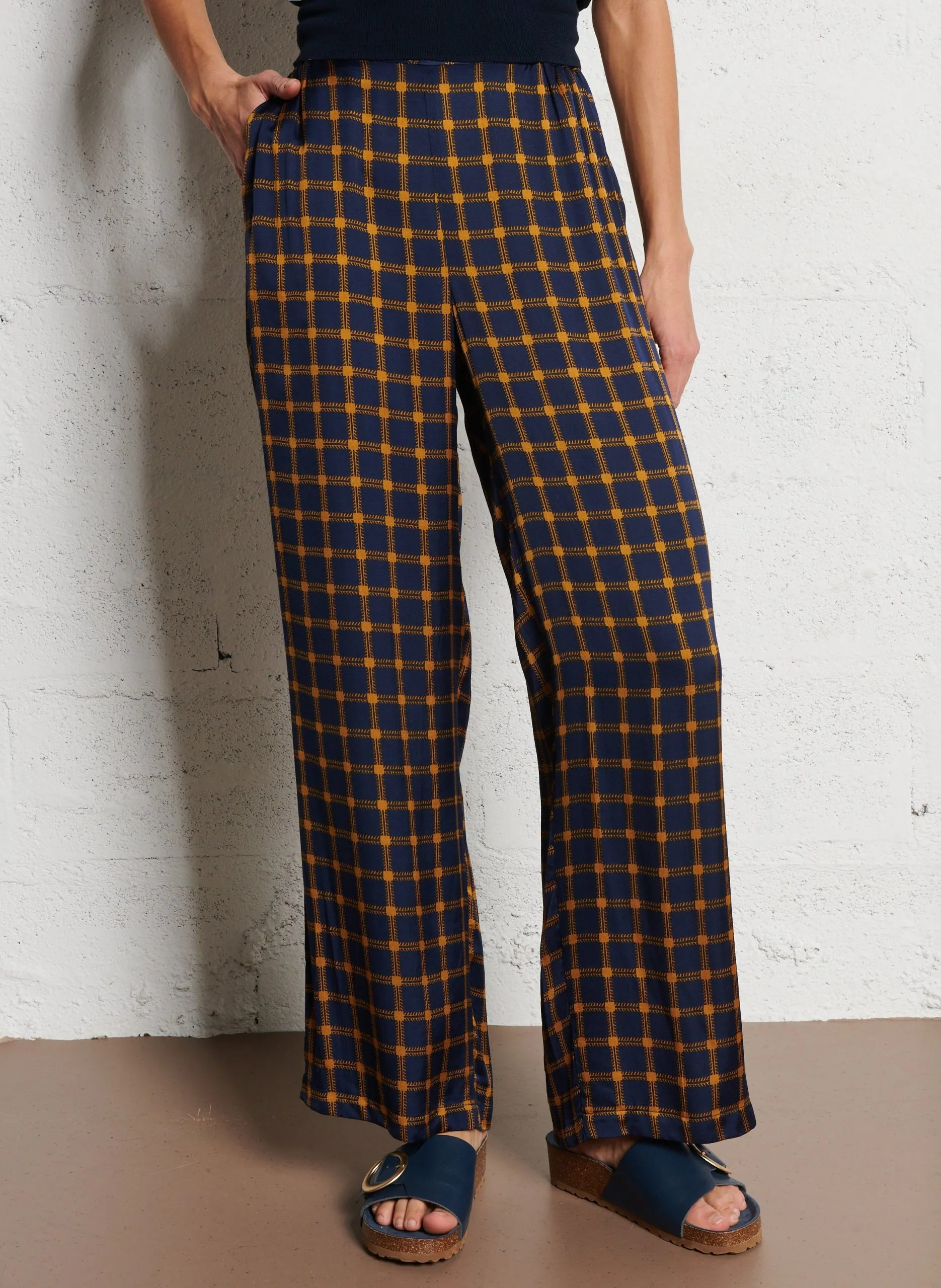 Fluid checked pants Blau