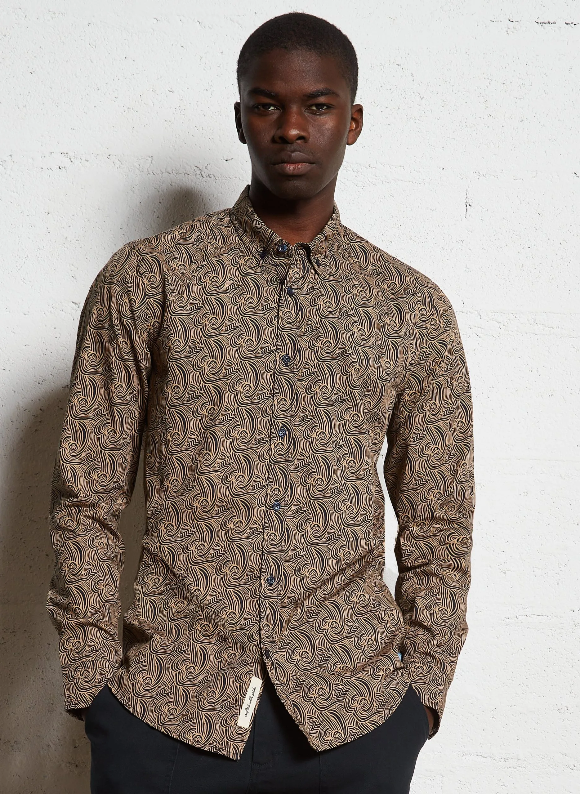 Gerade geschnittene Baumwollbluse mit Print Beige