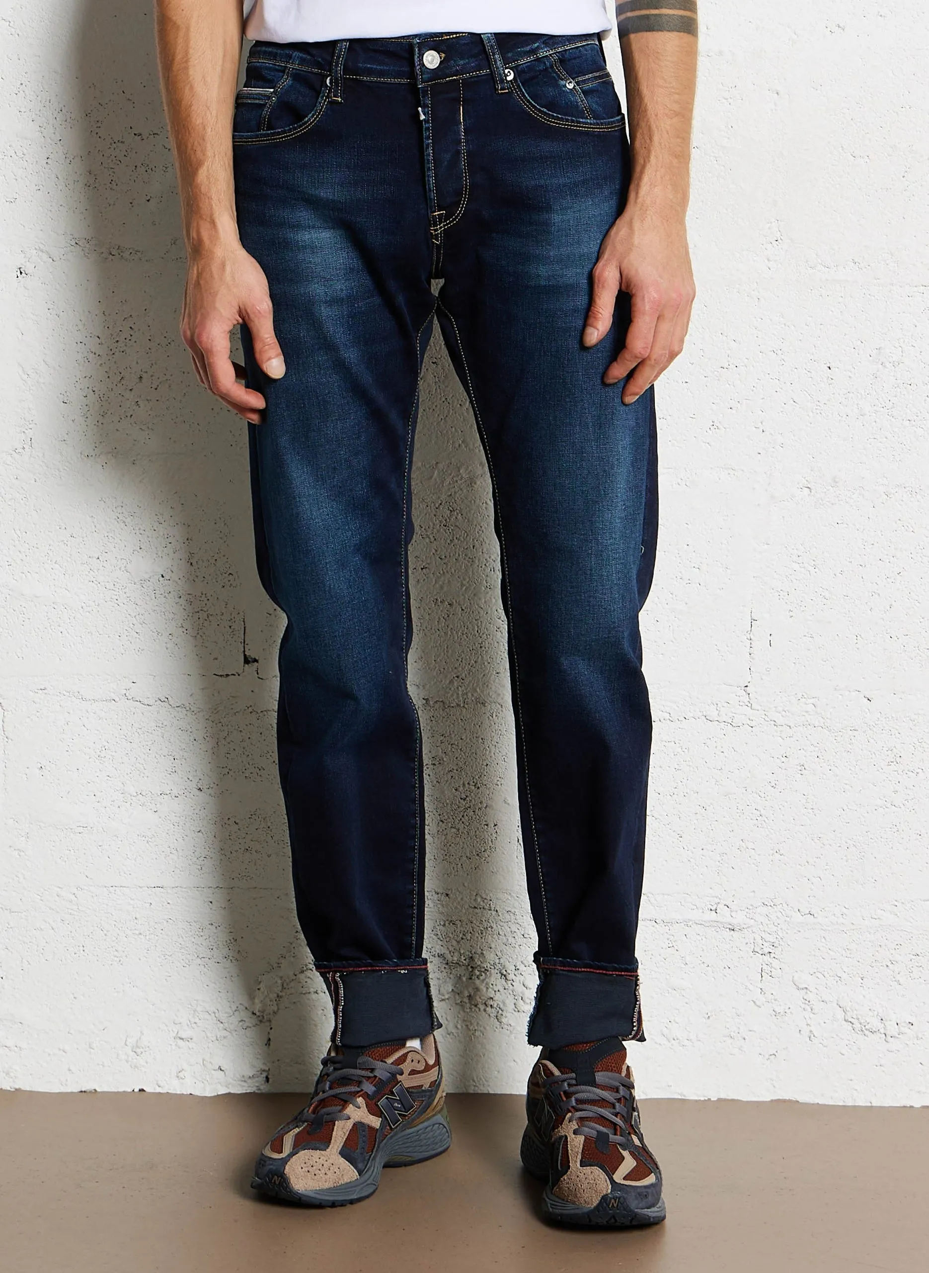 Eng anliegende Raw-Denim-Jeans aus Baumwollmischung Blau 700/11