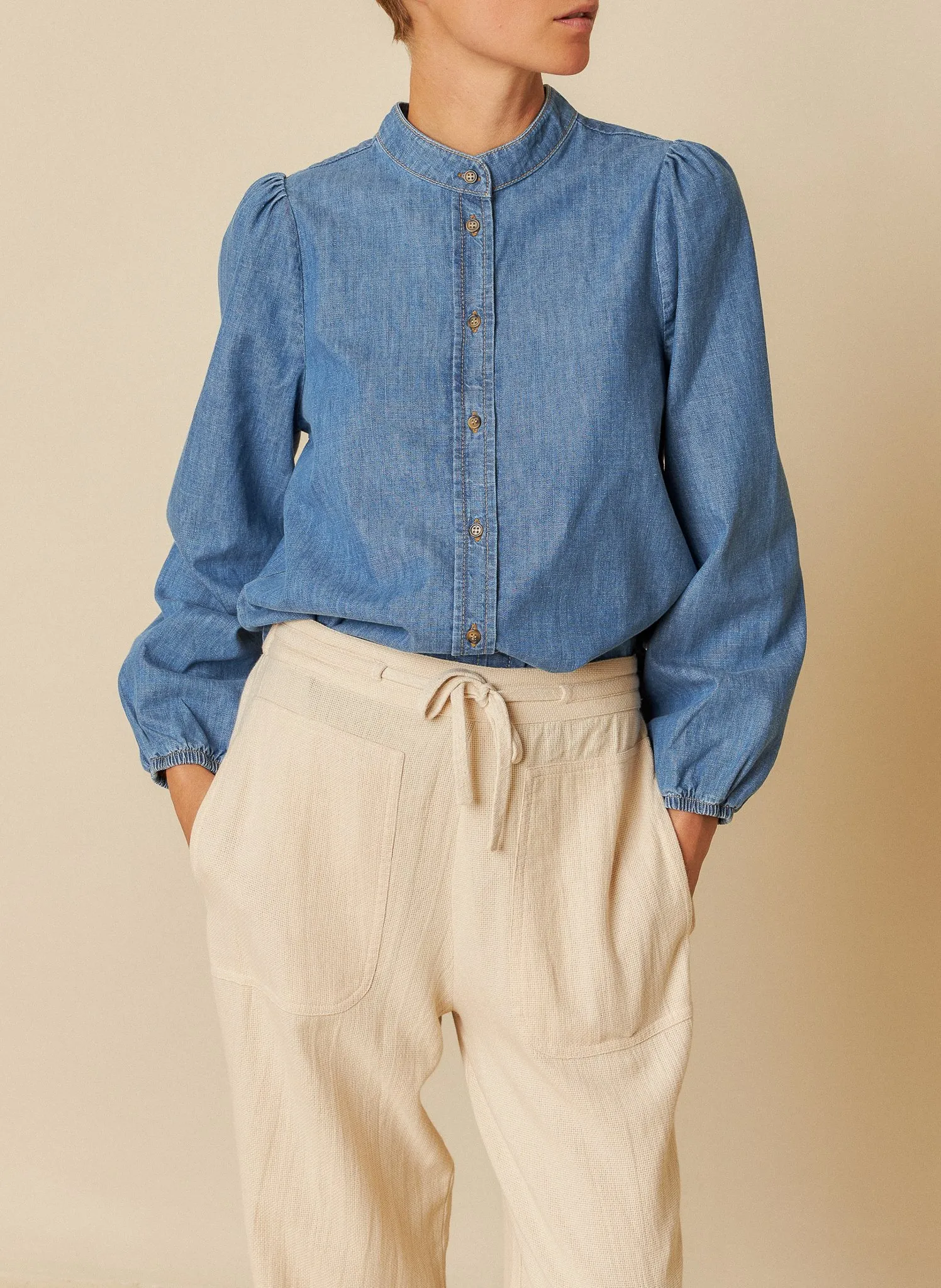 Gerade geschnittenes Hemd aus Baumwolldenim Stone-bleached Jeans