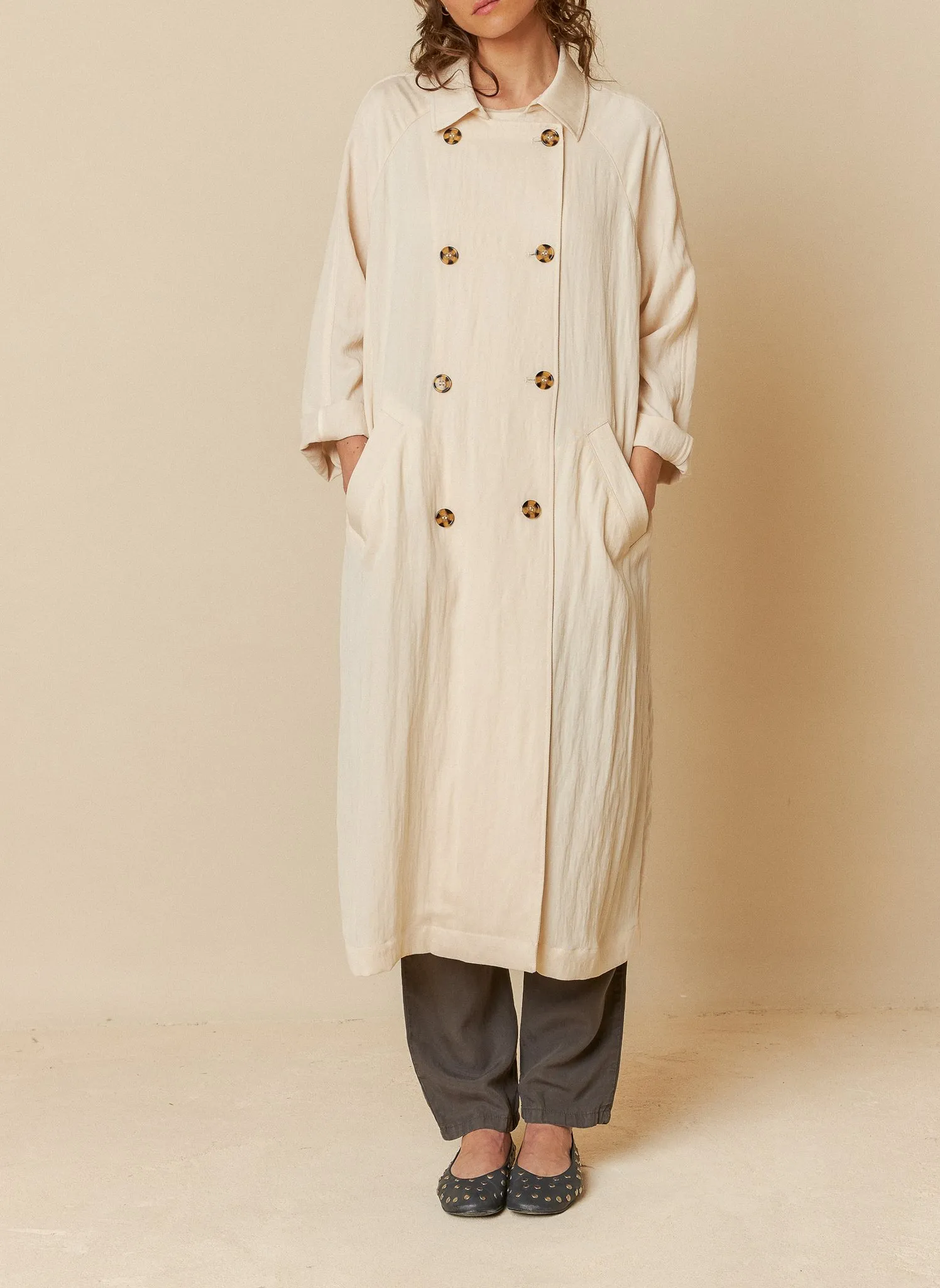 Oversize-Trenchcoat Silber