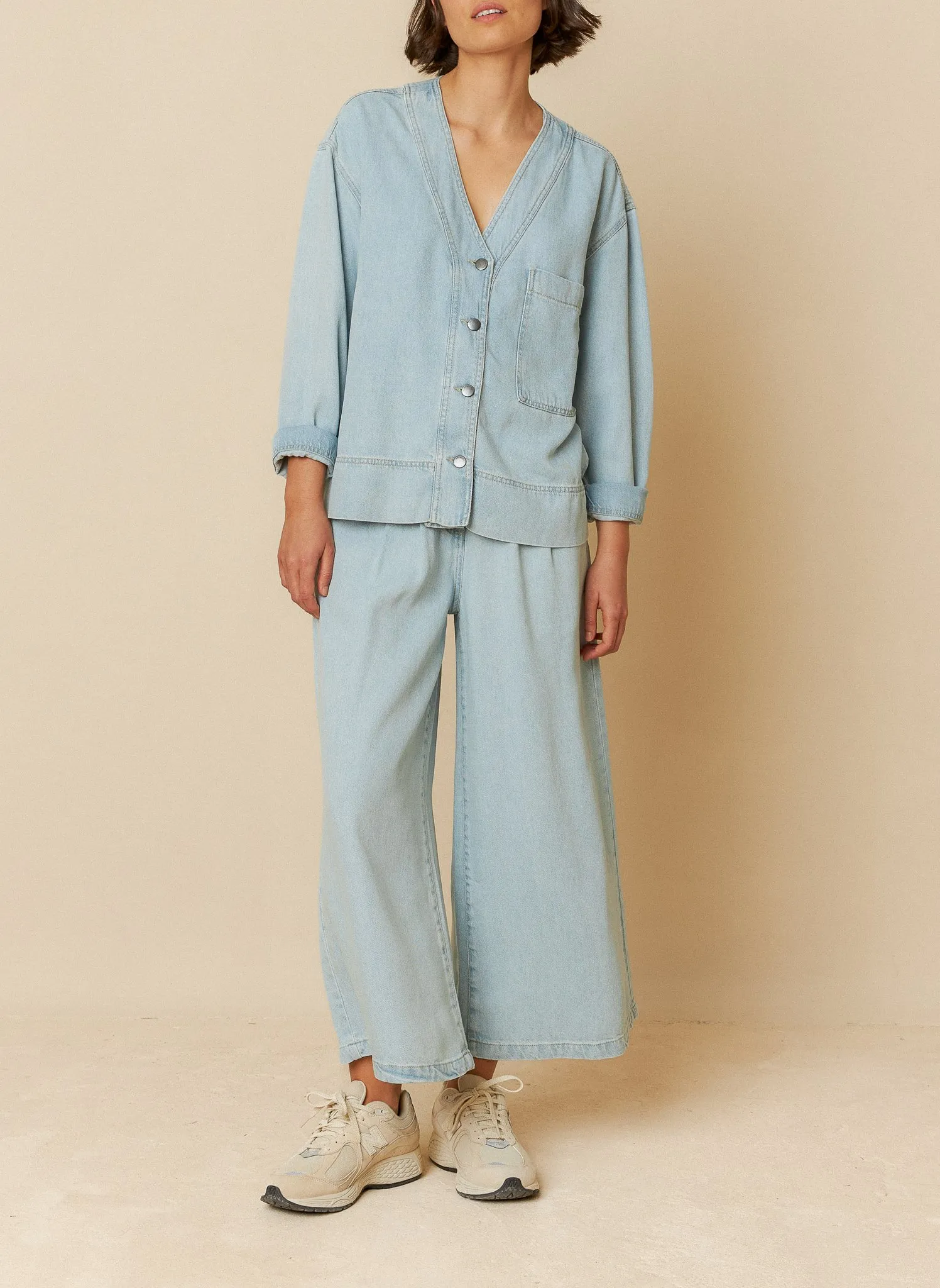 V-Ausschnitt Hemdjacke Stone-bleached Jeans