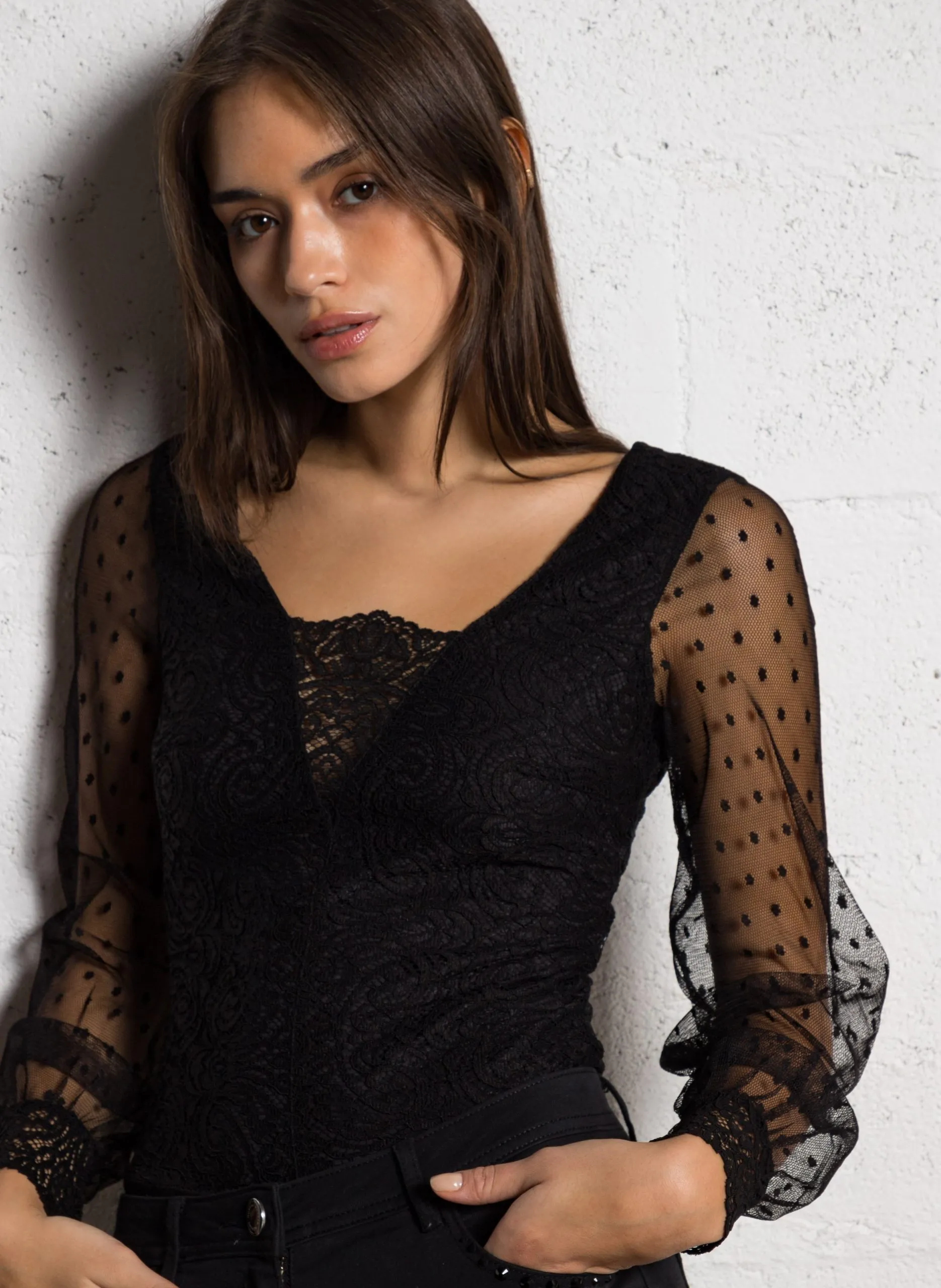 Langärmliges figurbetontes Body aus Spitze Braun 242-THILDA