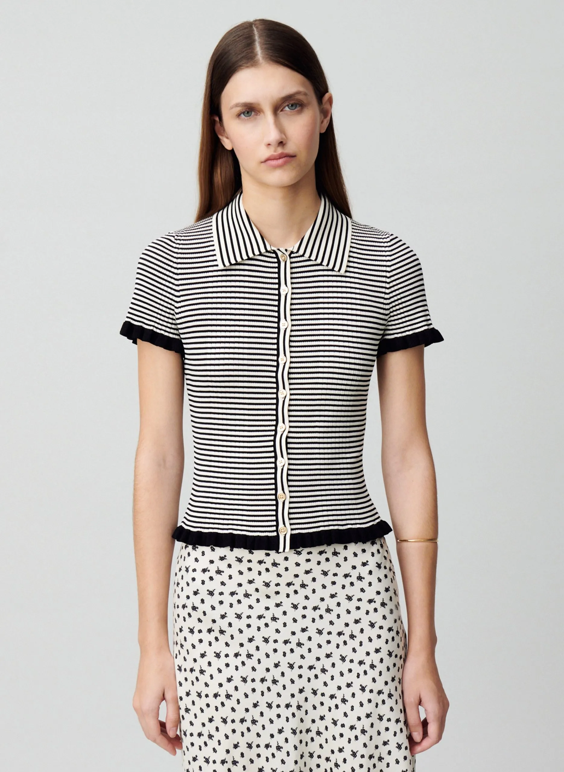 Eng anliegendes Top mit klassischem Kragen Beige