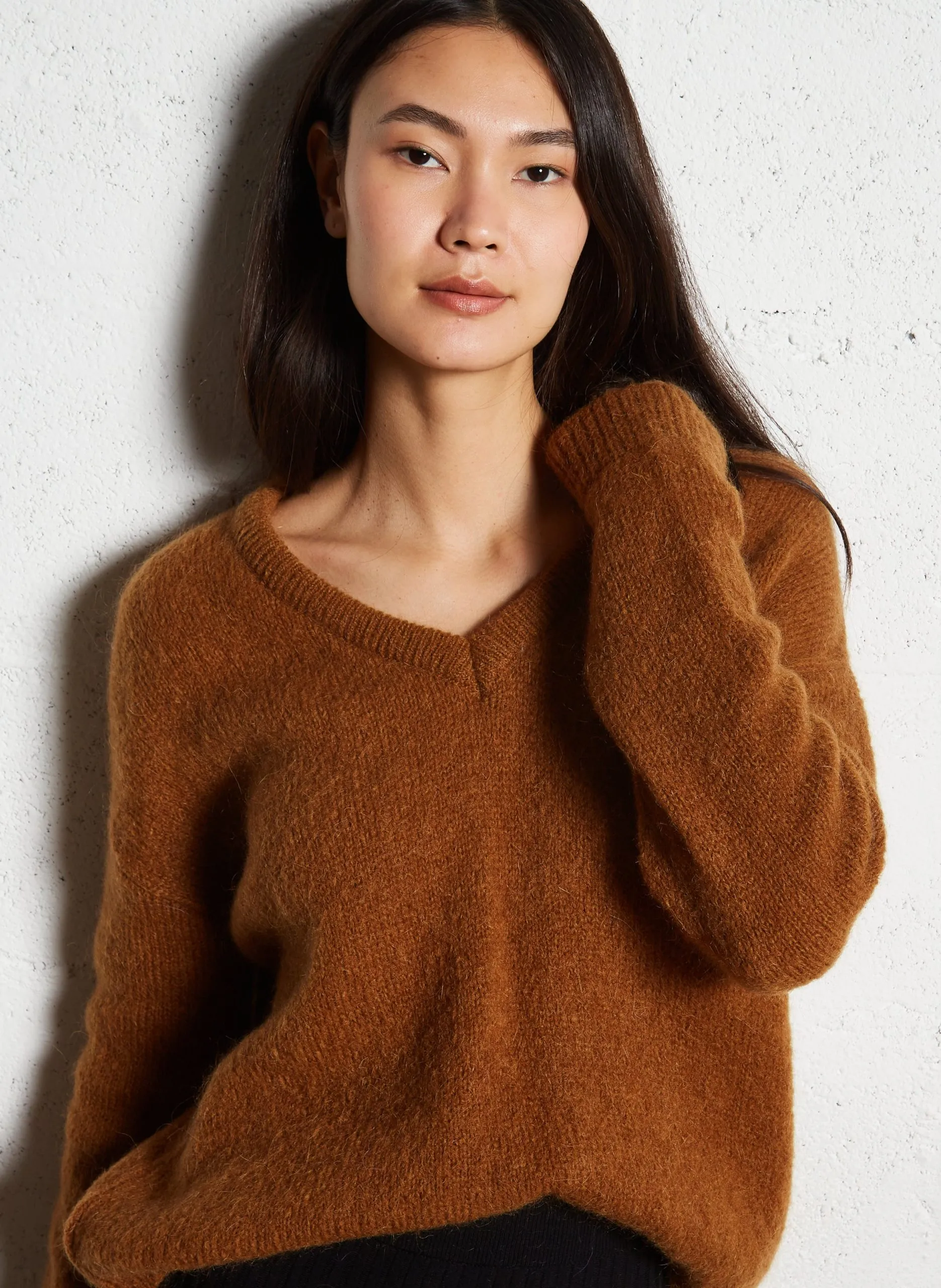 Weit geschnittener Pullover mit V-Ausschnitt Braun