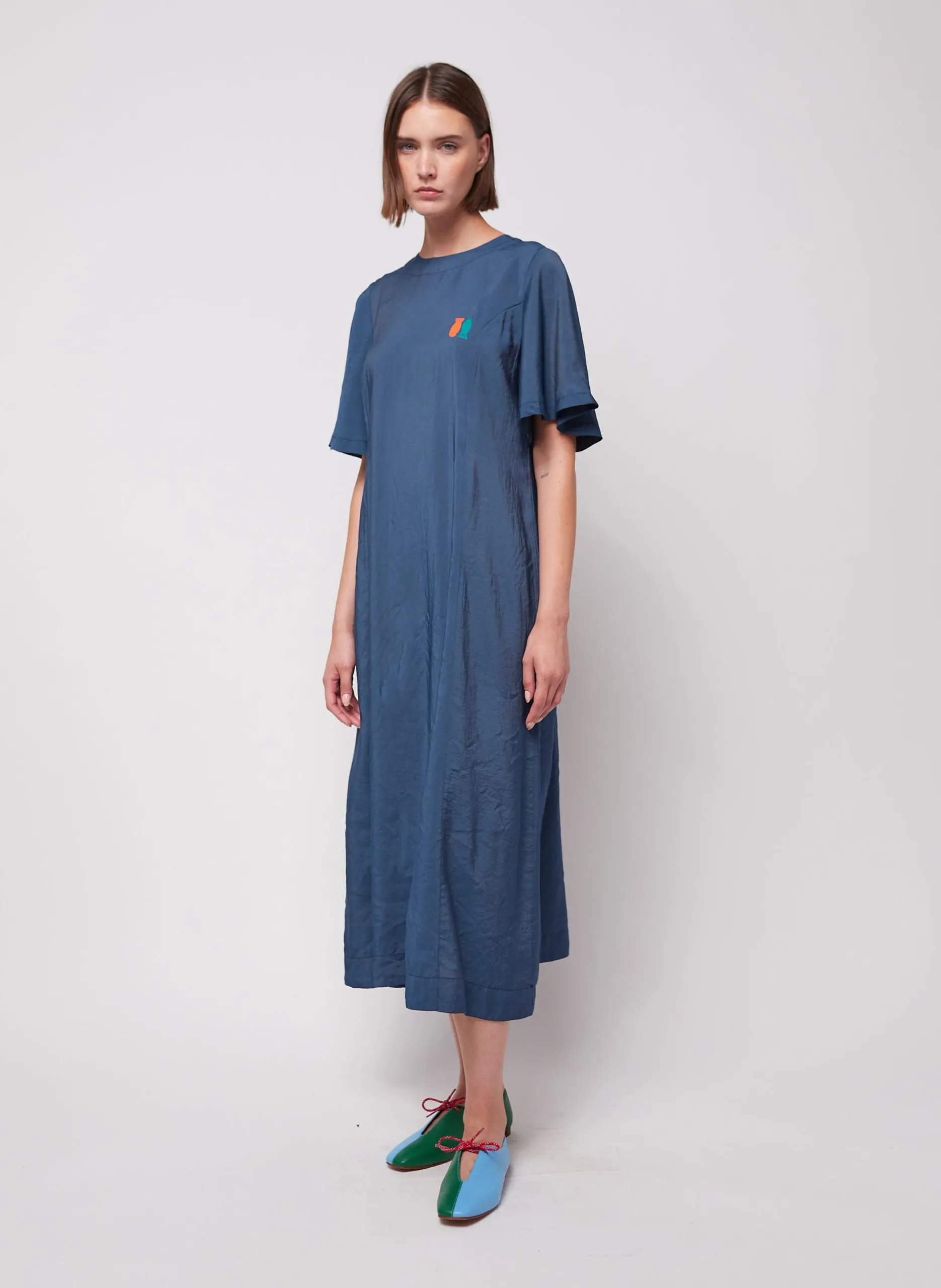 Ausgestelltes Midi-Kleid mit Stickerei Blau