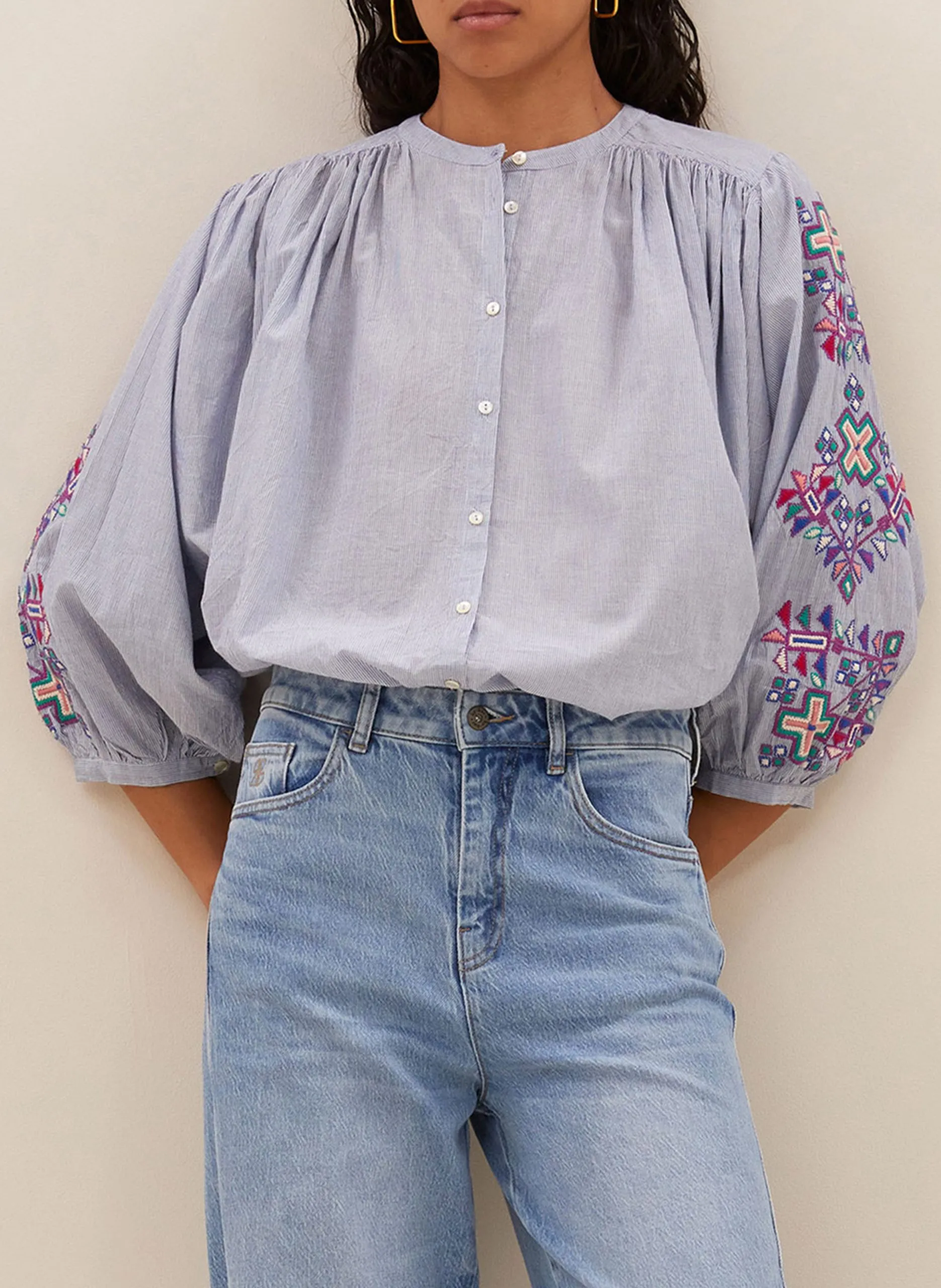 Gerade Bluse aus bestickter Baumwolle Grau BECKY