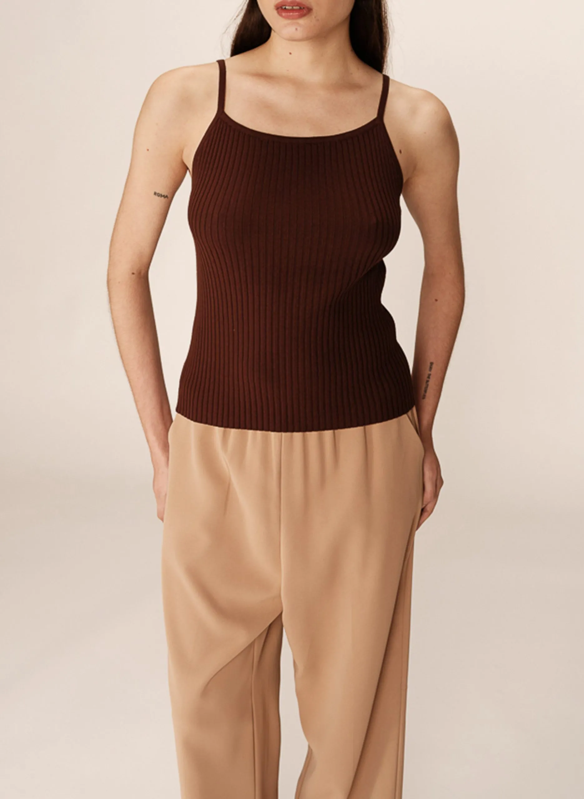 Feinstricktop mit dünnen Trägern Braun PABLO