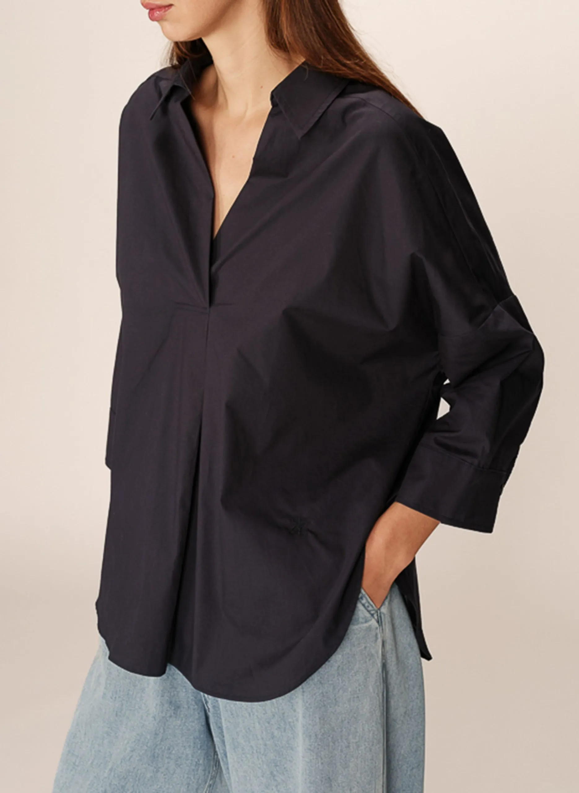 Weite Baumwollbluse mit V-Ausschnitt Blau PAVEL