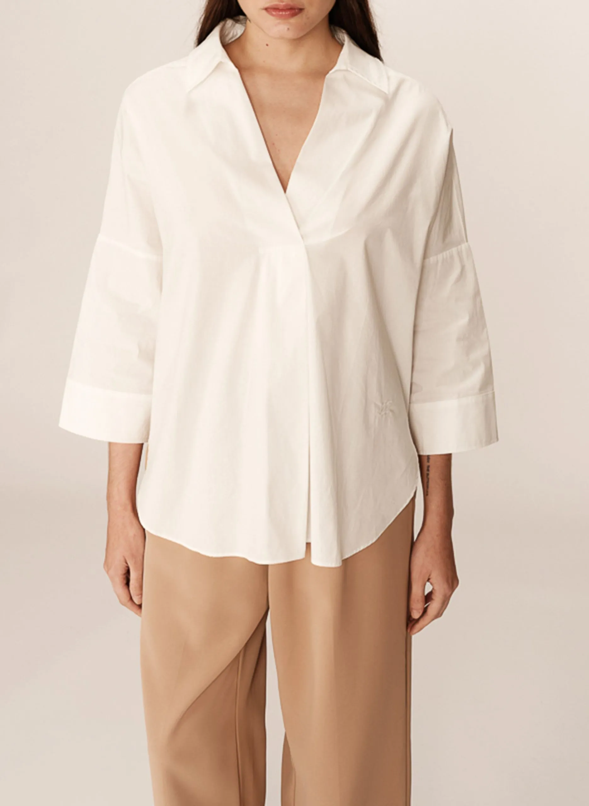 Weite Baumwollbluse mit V-Ausschnitt Weiss PAVEL