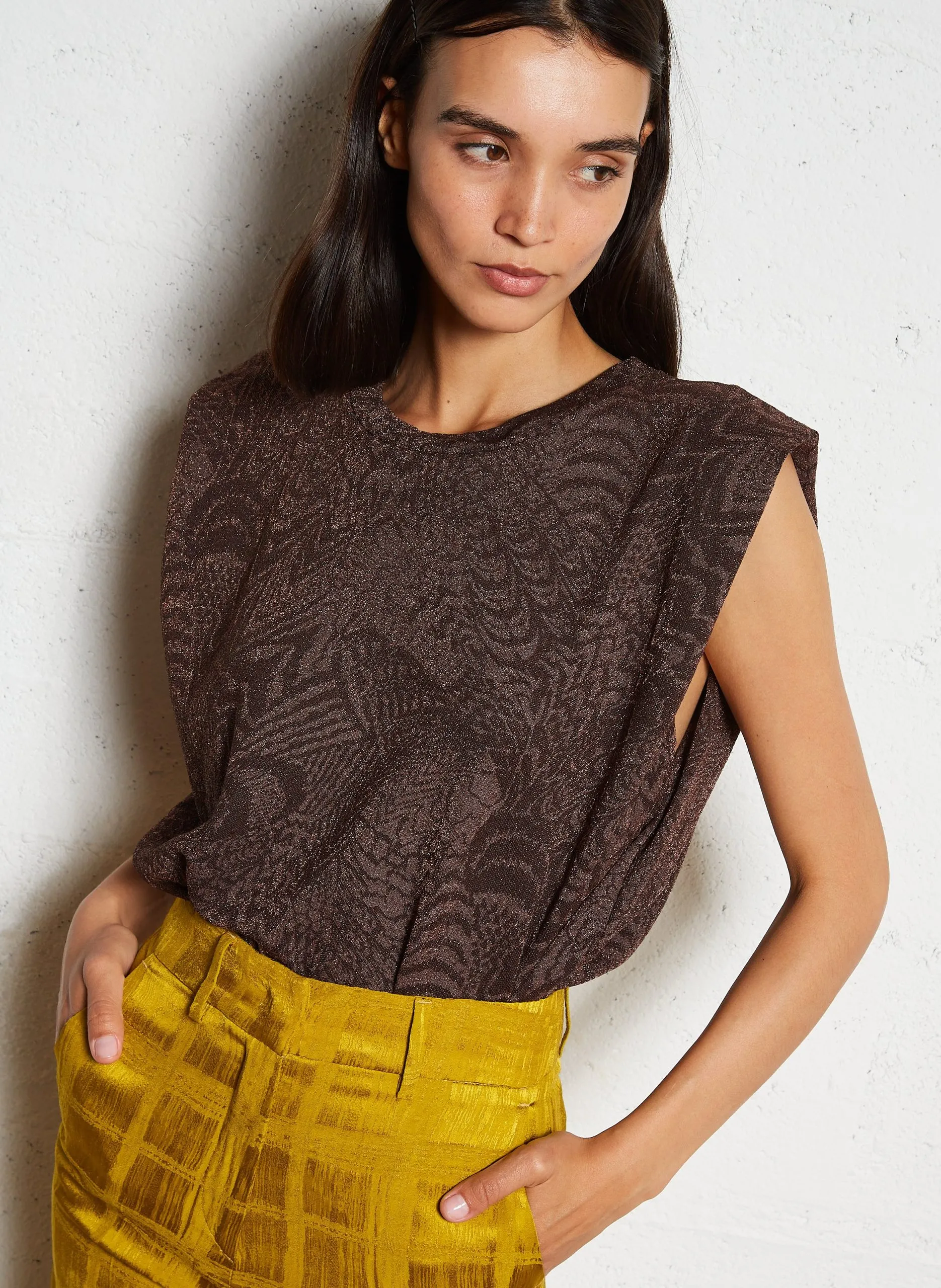 Rundhalsausschnitt T-Shirt mit Jacquard-Effekt Braun ENNA