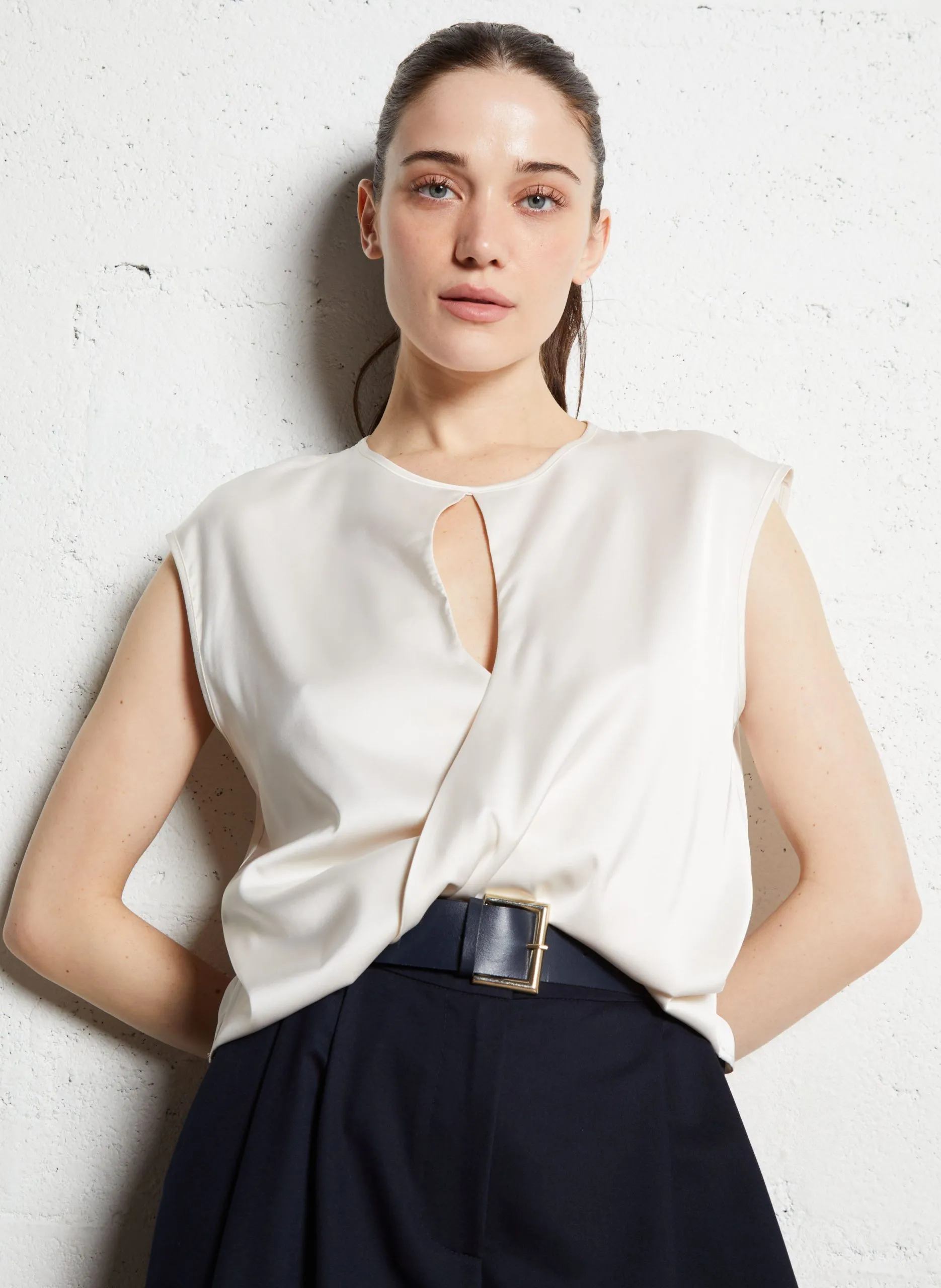 Ärmellose geraffte Bluse Beige