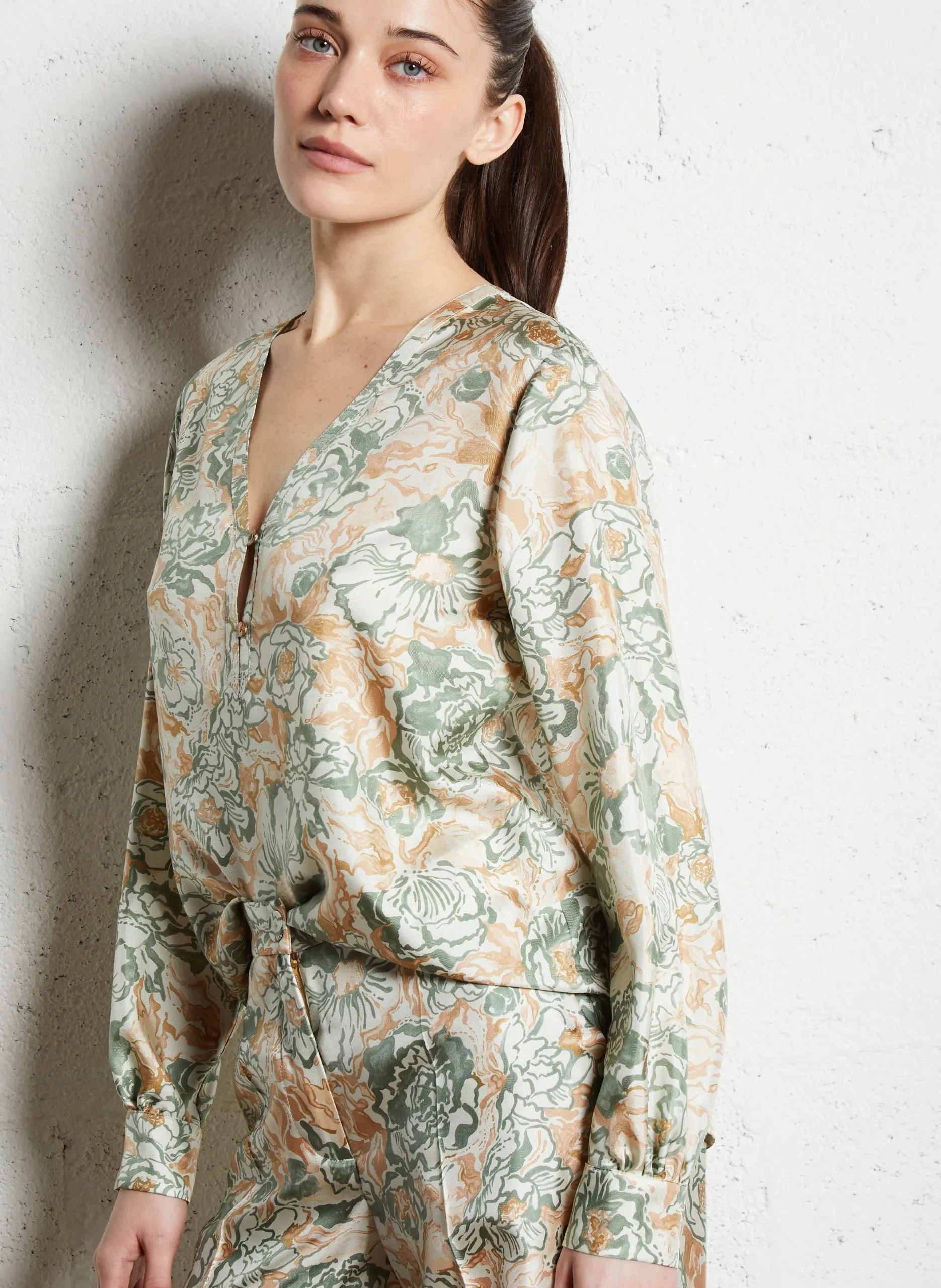 Gerade Seidenbluse mit Druck Mehrfarbig TORRET