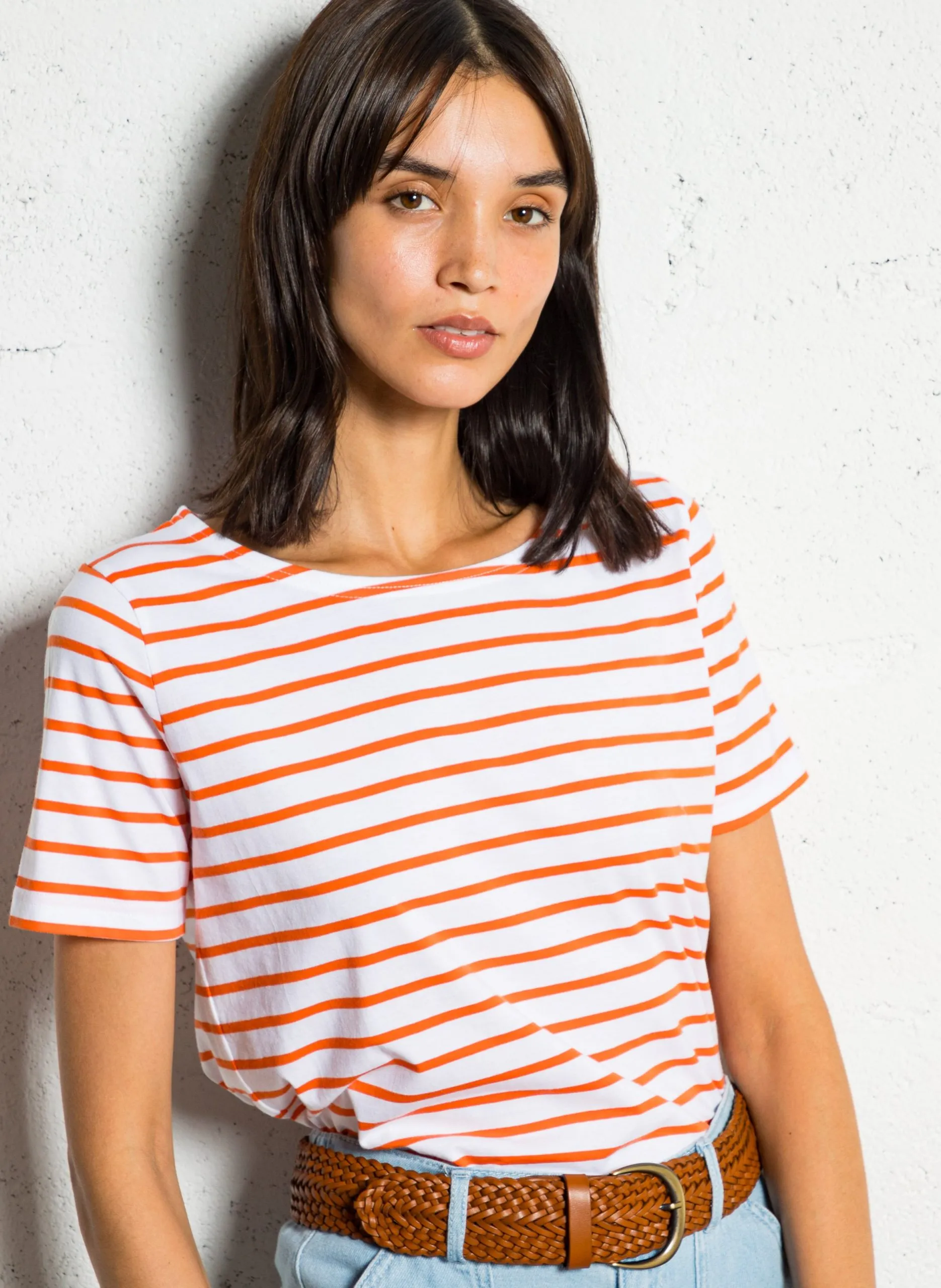 Gestreiftes T-Shirt aus leichter Baumwolle mit U-Boot-Ausschnitt Mehrfarbig