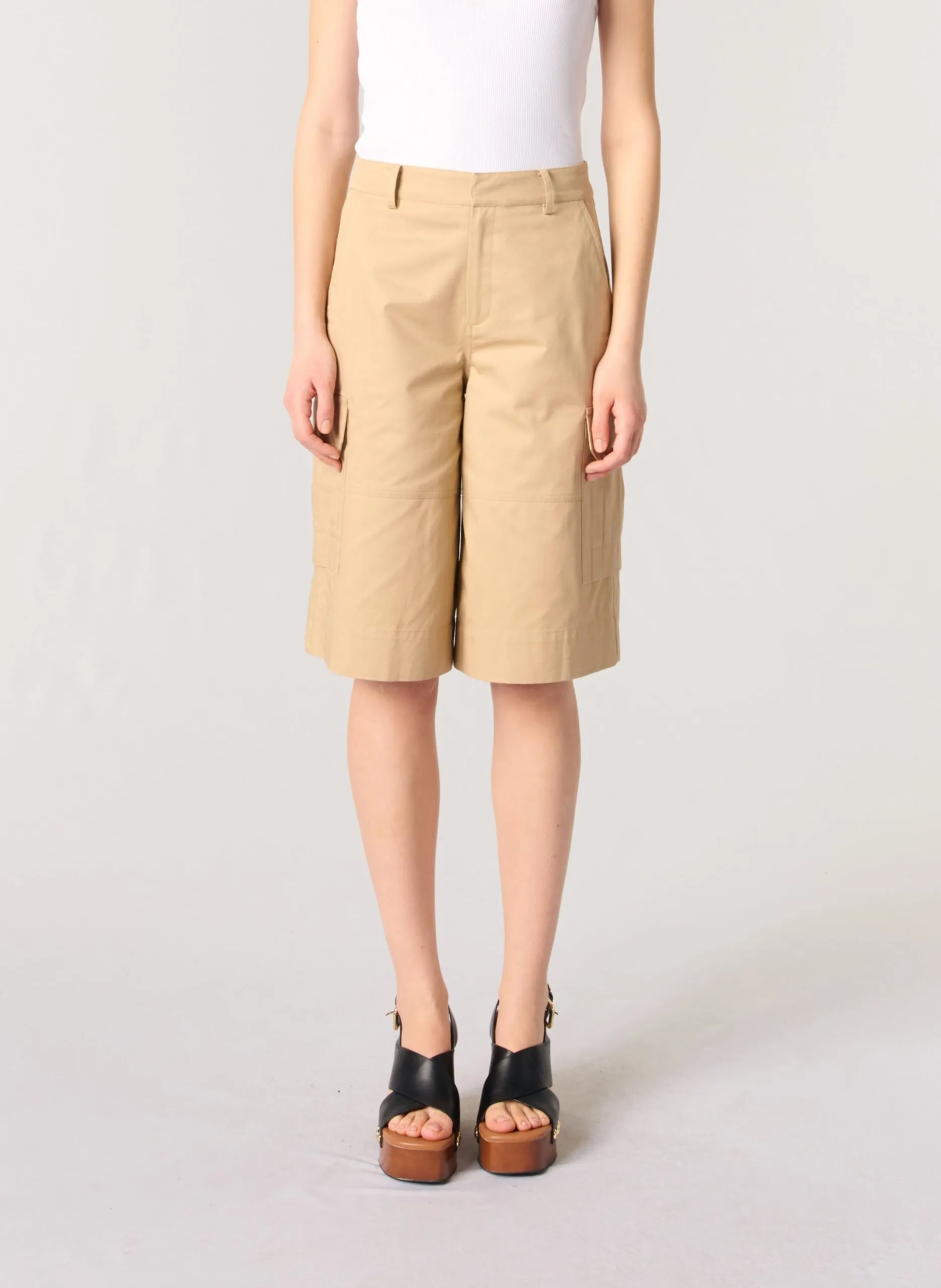 Weit geschnittene Bermuda aus Baumwolle Beige