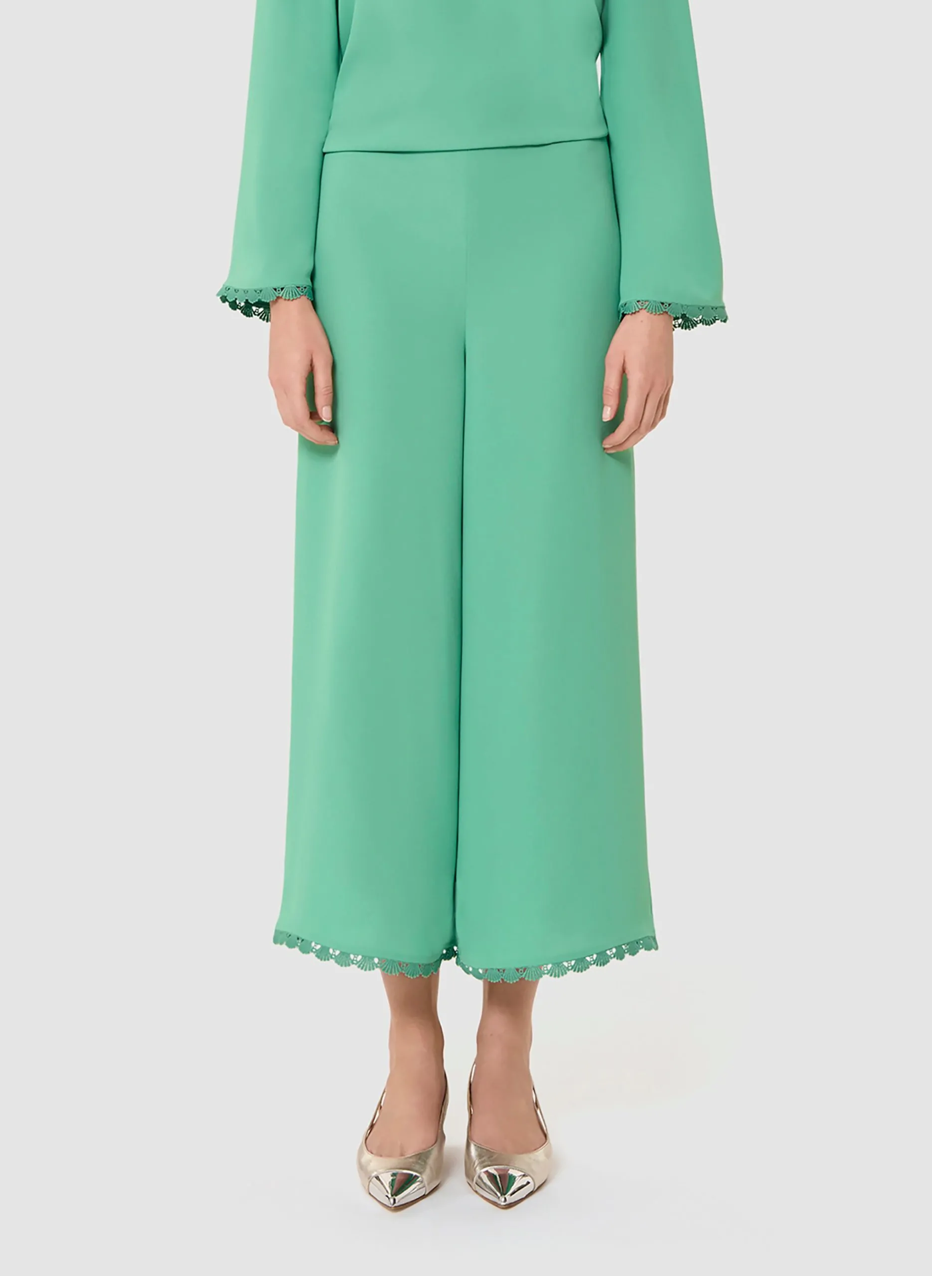 Weit geschnittene Hose Grun POSITIVE