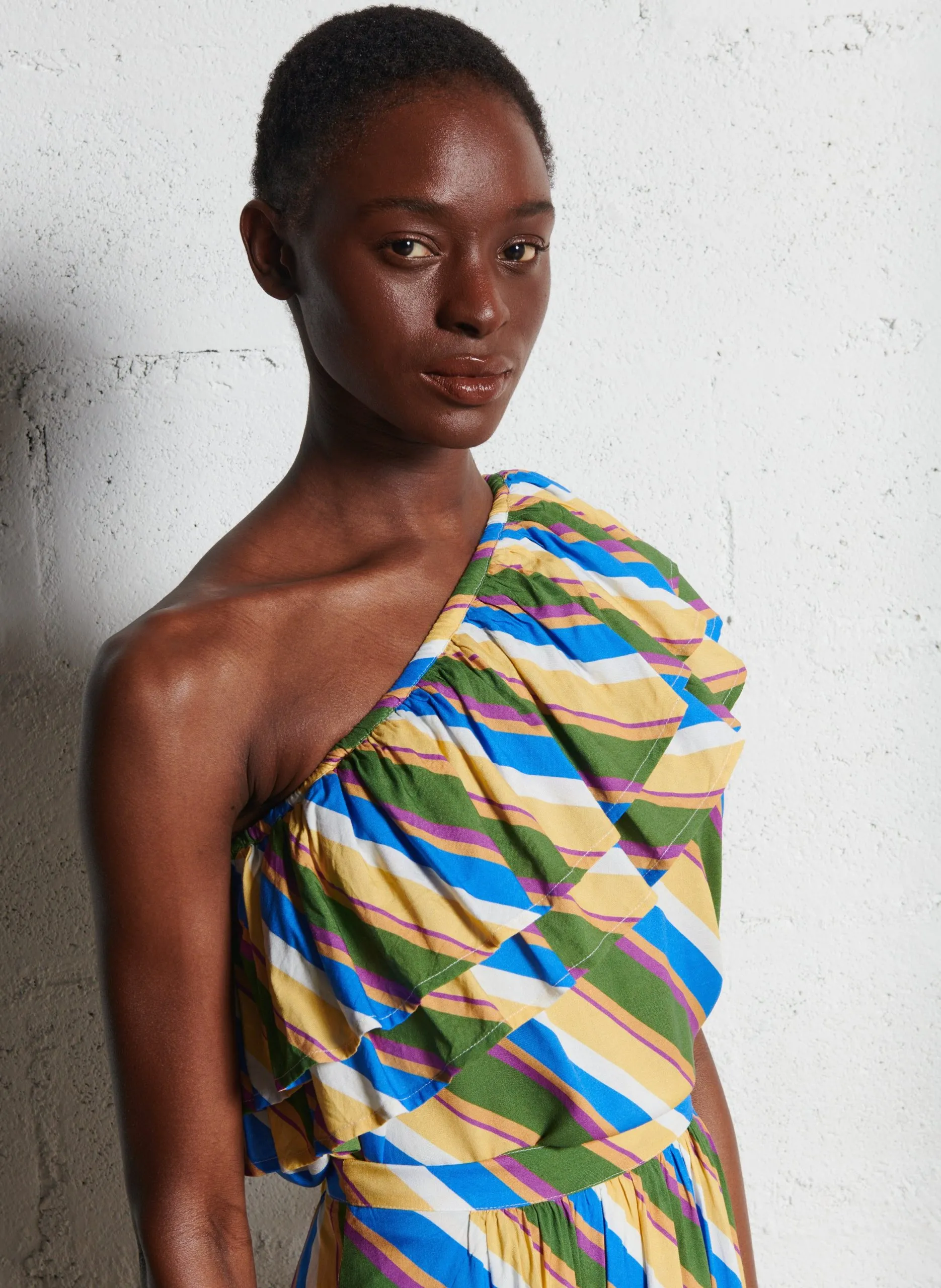 Top mit asymmetrischem Ausschnitt Grun TIMEO