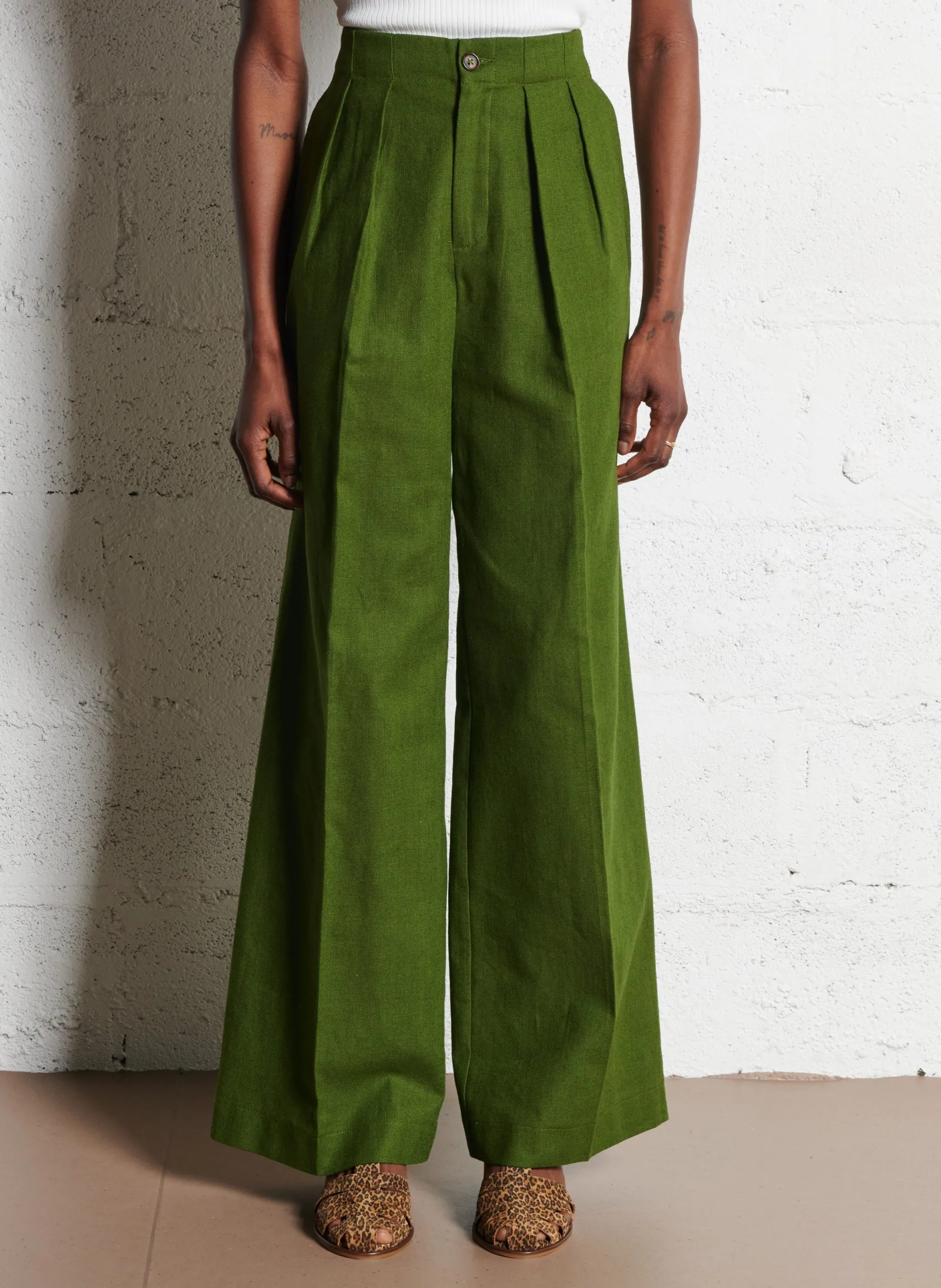 Weite Hose mit Falten aus Leinenmischung Grun PAROS