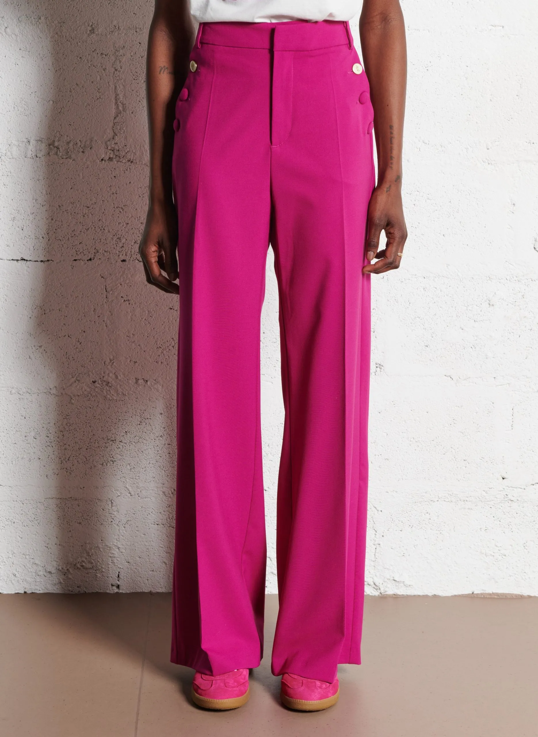 Gerade geschnittene Hose mit Falten Violett