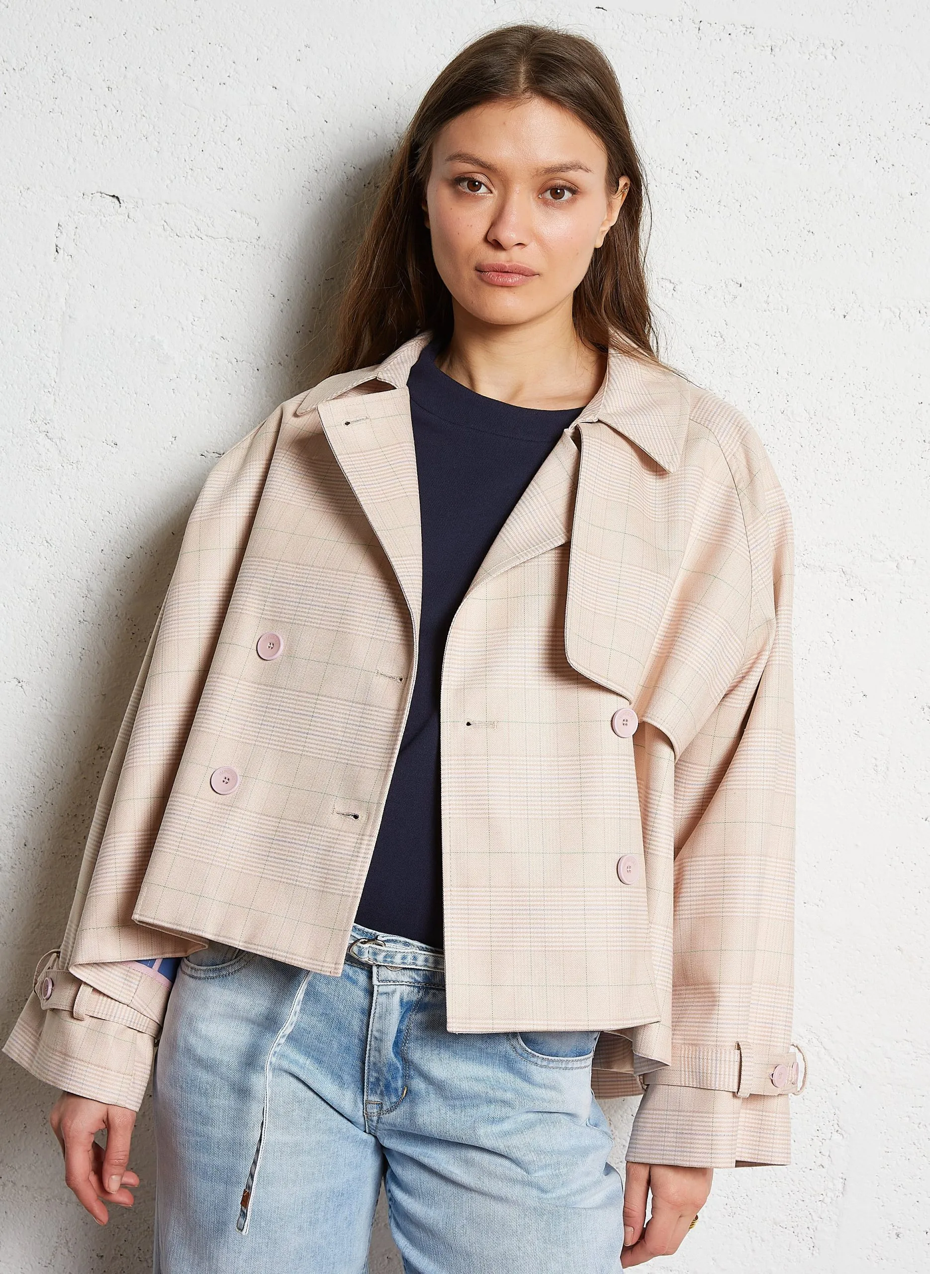 Kurzer bedruckter Trenchcoat Mehrfarbig