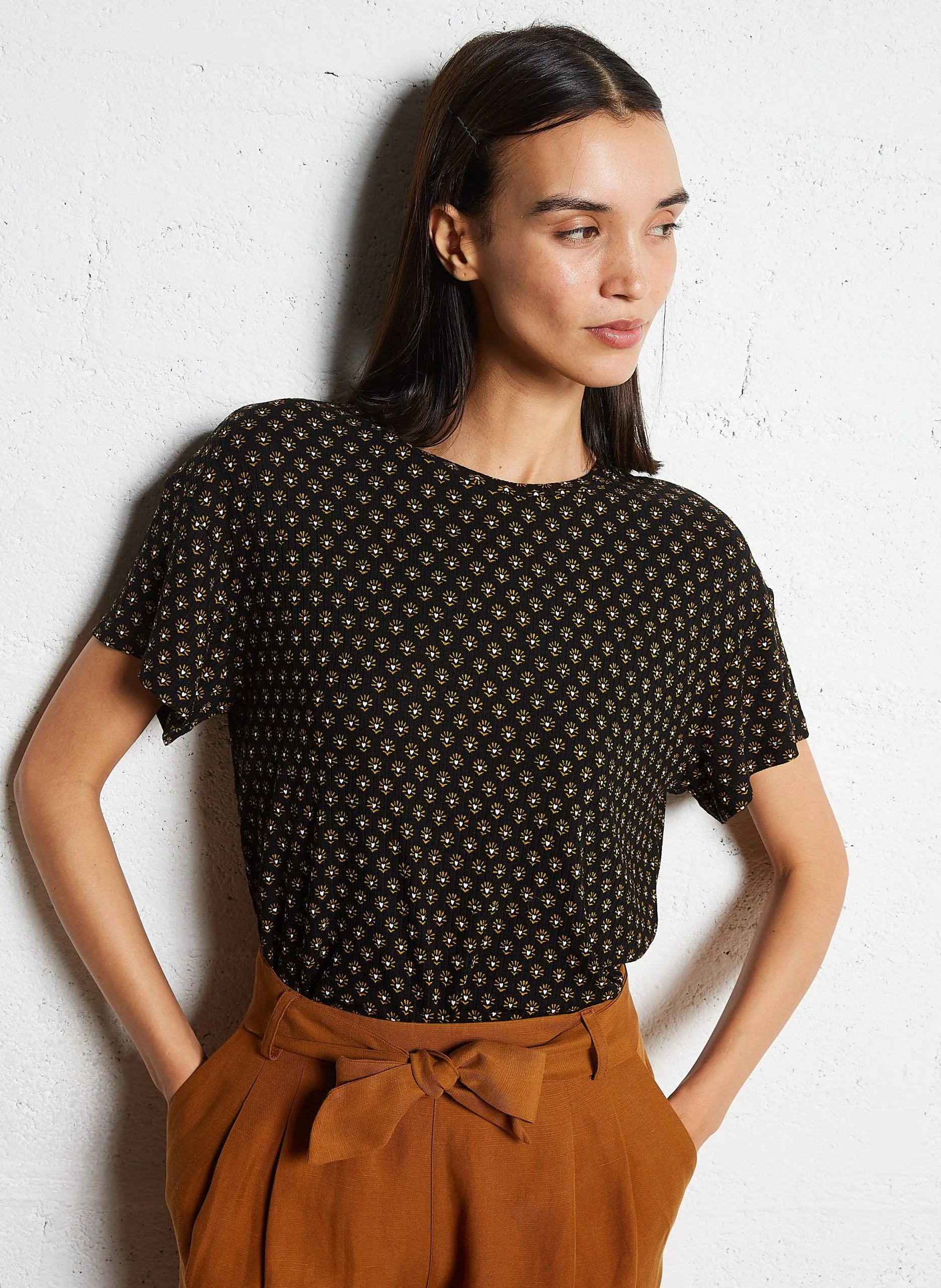 T-Shirt mit kurzen Ärmeln und Mustern Schwarz