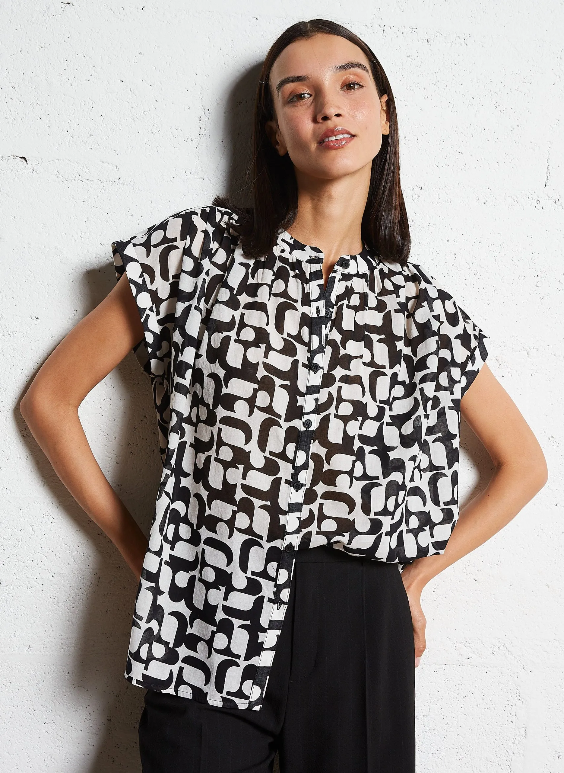 Weite Baumwollbluse mit Mao-Kragen Schwarz LAUPY