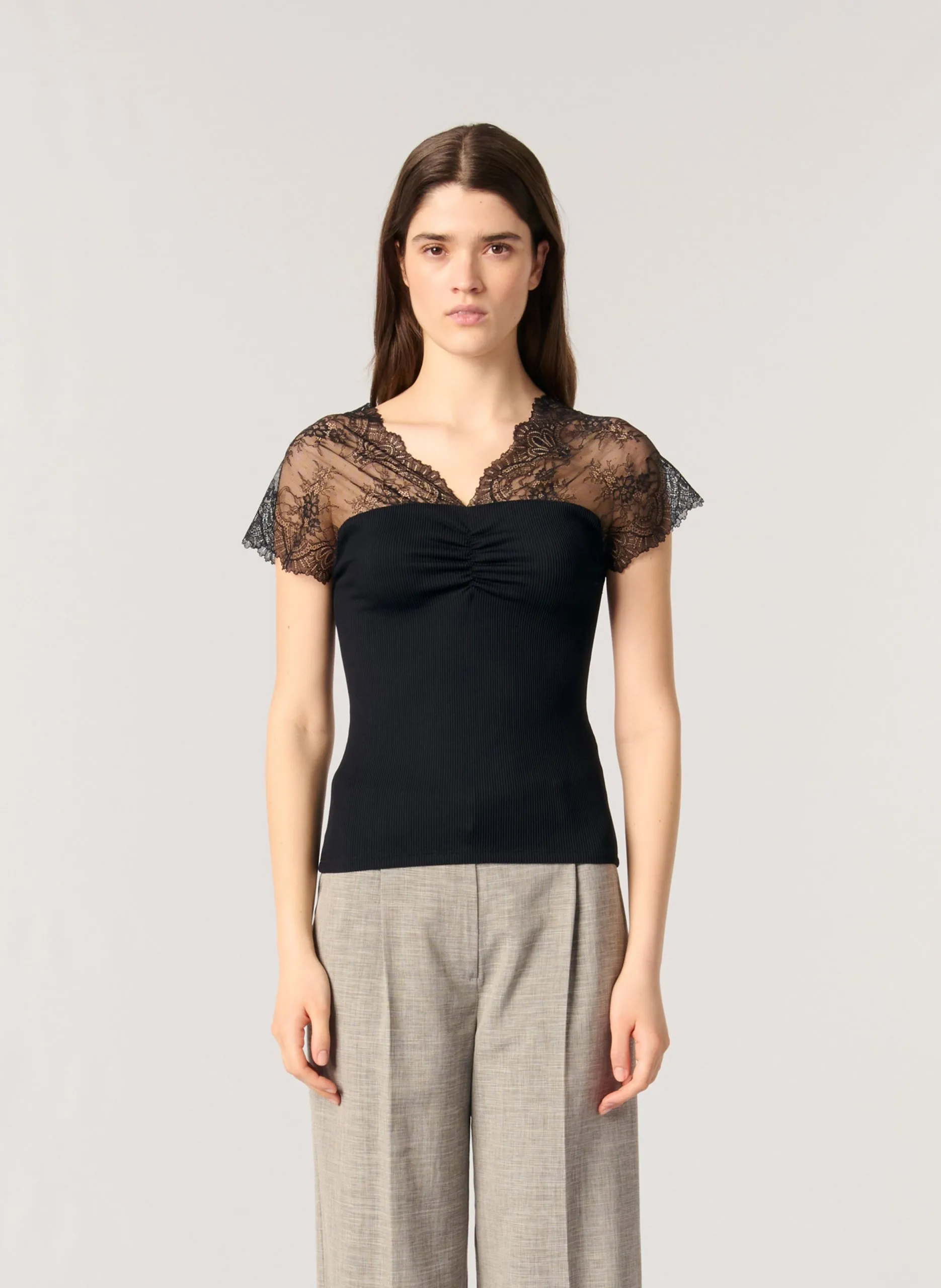 Top mit V-Ausschnitt und Spitze Schwarz
