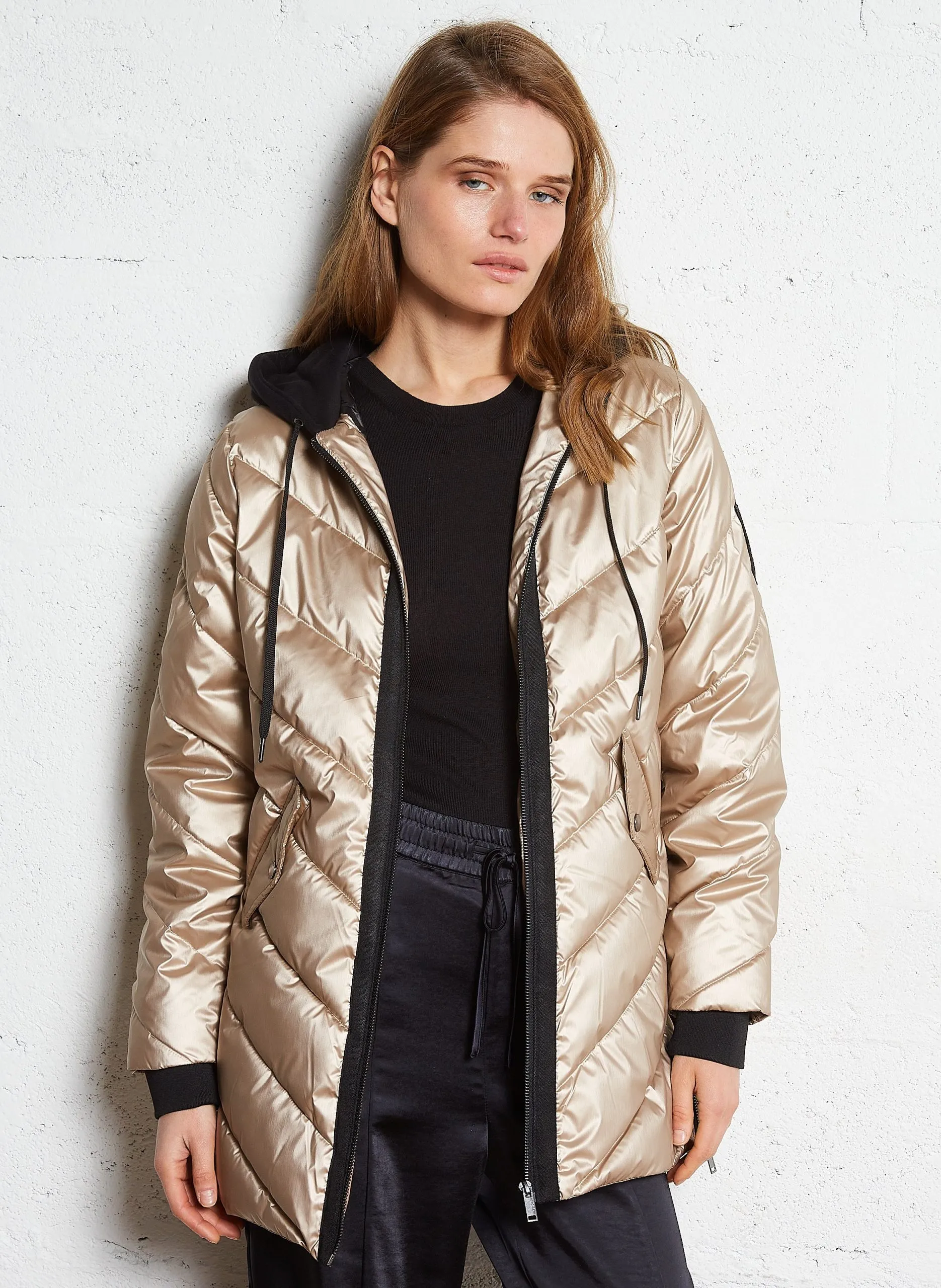 Gerade geschnittene Daunenjacke mit Kapuze Golden