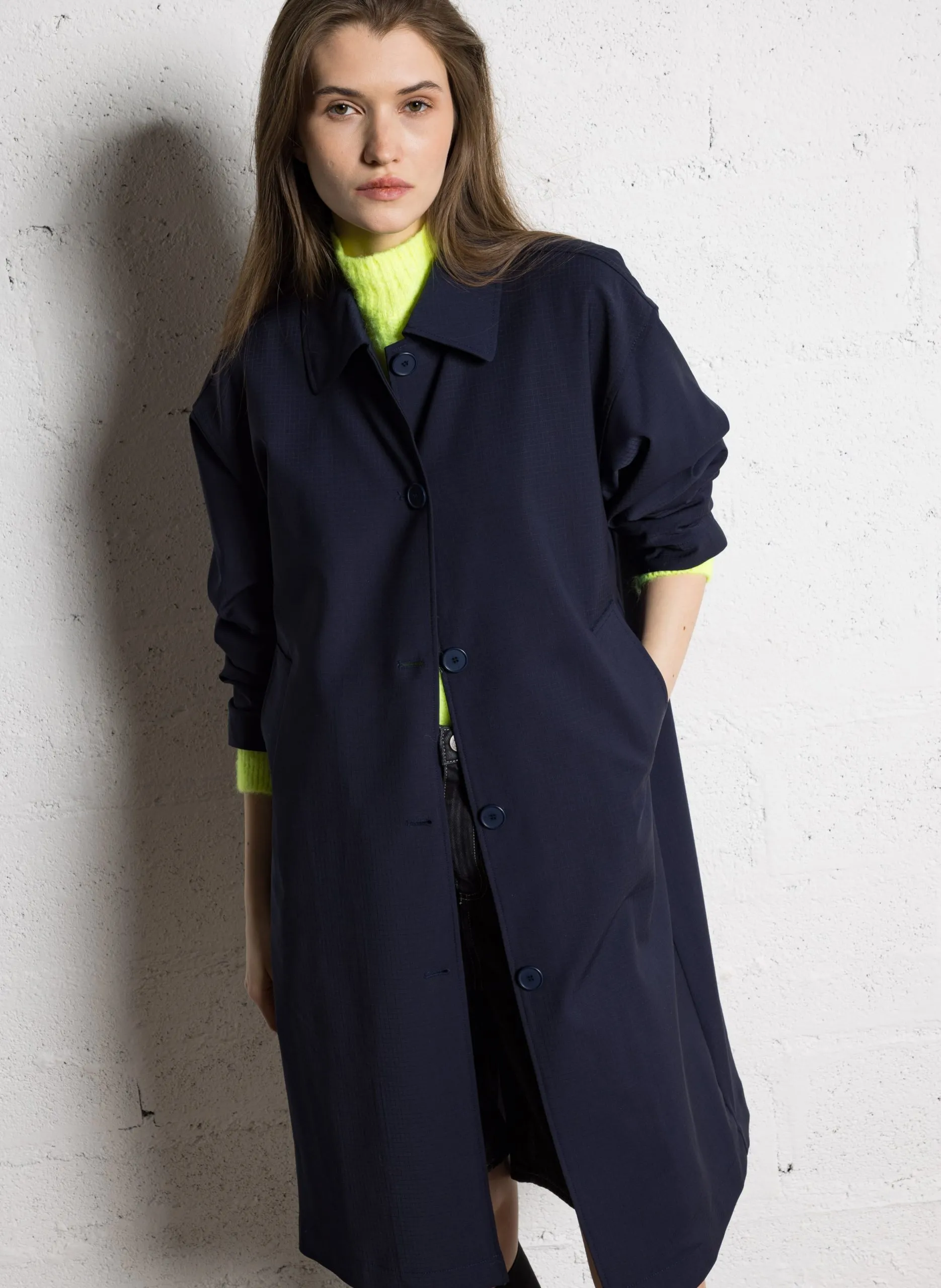 Langer Trenchcoat mit klassischem Kragen Blau DOACITY