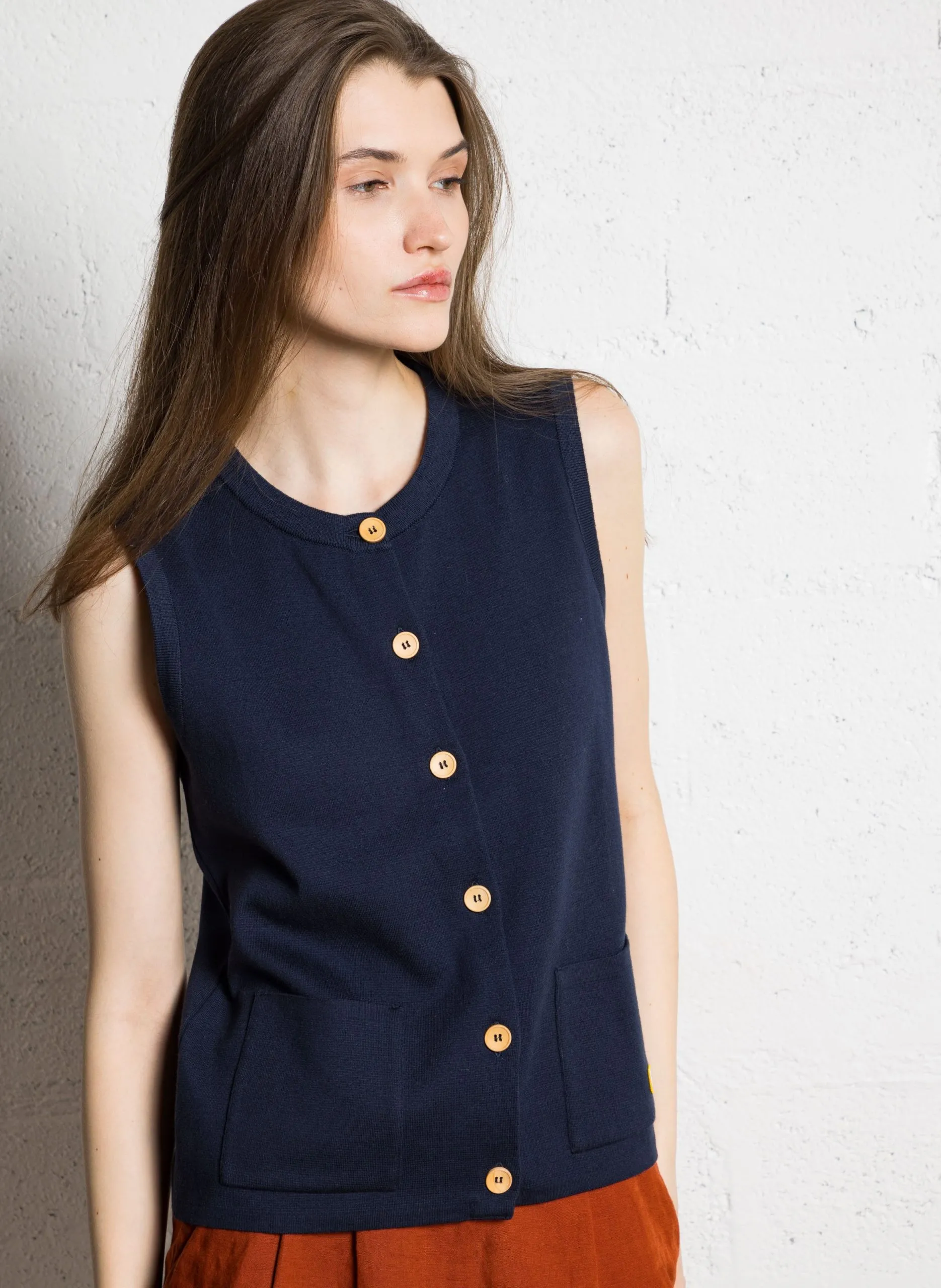Ärmelloses Oberteil mit rundem Ausschnitt und Knopfleiste Blau