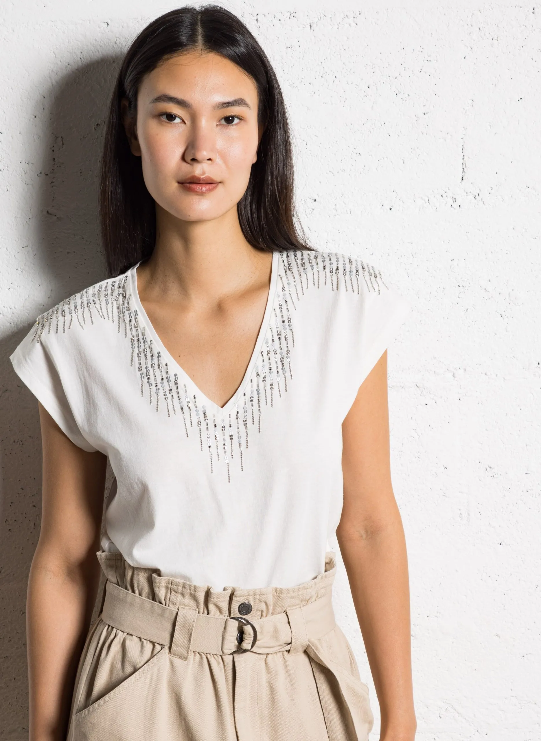 T-Shirt mit V-Ausschnitt, Perlen und Pailletten Weiss