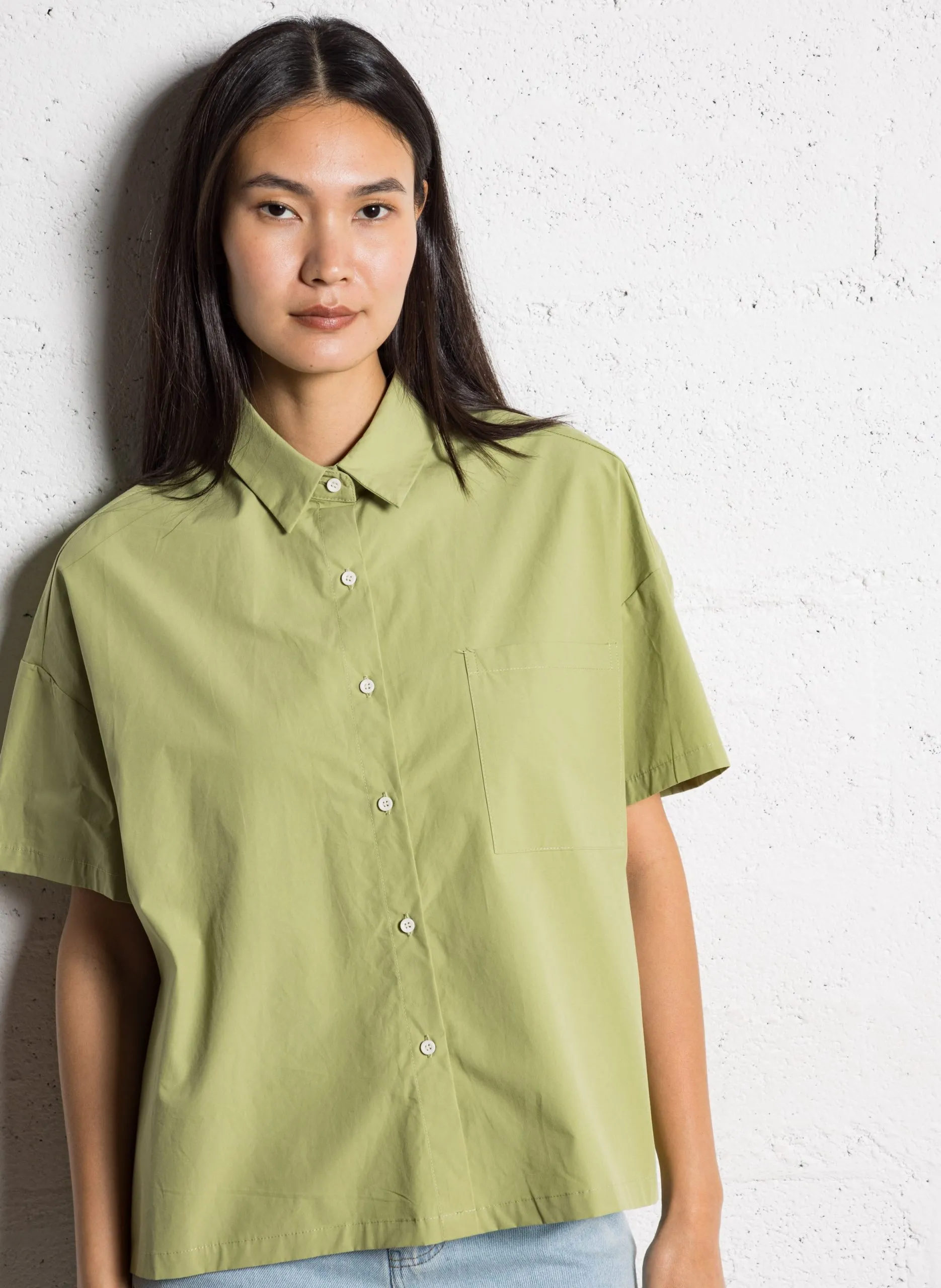 Weit geschnittene Baumwollbluse mit Knopfleiste Grun