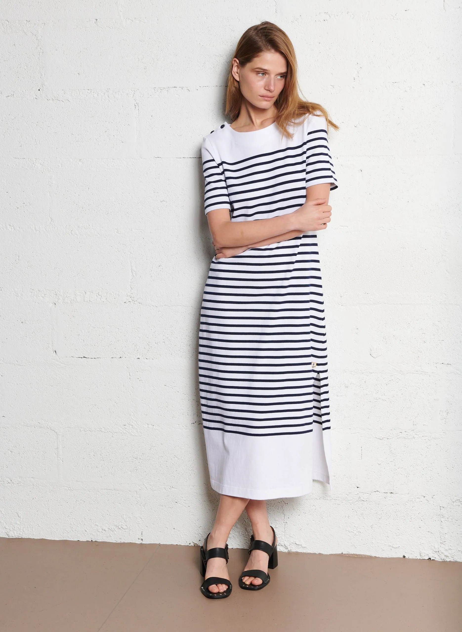 Midi-Kleid mit geraden Streifen Mehrfarbig